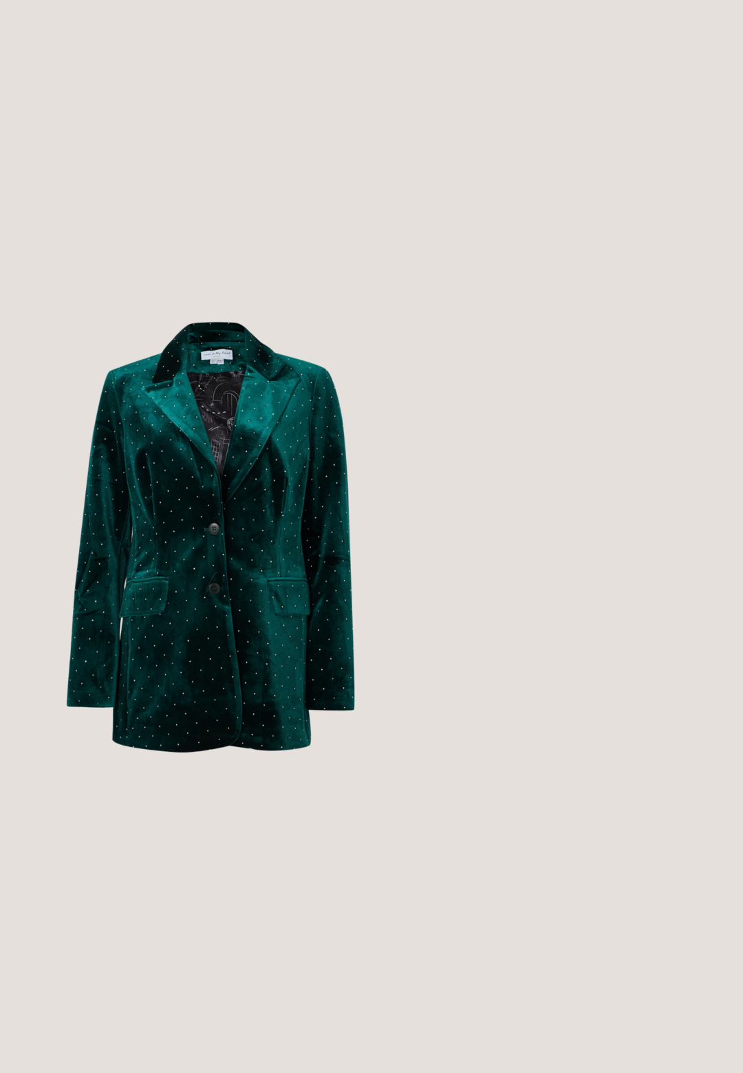 Grøn fløjlsblazer med en hakkrave, to-knaps lukning og forlommer. Har metalnitter i et prikket mønster på overfladen.; Rabanne Bluse - hairy/brown/black; Grå metalisk stofbukser med plisseret design, der har et taljebånd og en knaplukning. Glat overflade med en reflekterende glans.; Guldhælede sandaler med en knyttet front, plisseret tekstur og en ankelrem. Blokhælen har et ribbet design, der forbedrer grebet.; Guldsynk med intrikate perle- og rhinestenforgyldelser. Firkantet form, lås med lukning og en aftagelig kædetræk.; Guldtonet kædehalskæde med flere lagdelte strenge, prydet med en tekstureret cirkulær lås og en dekorativ vedhæng i den ene ende.