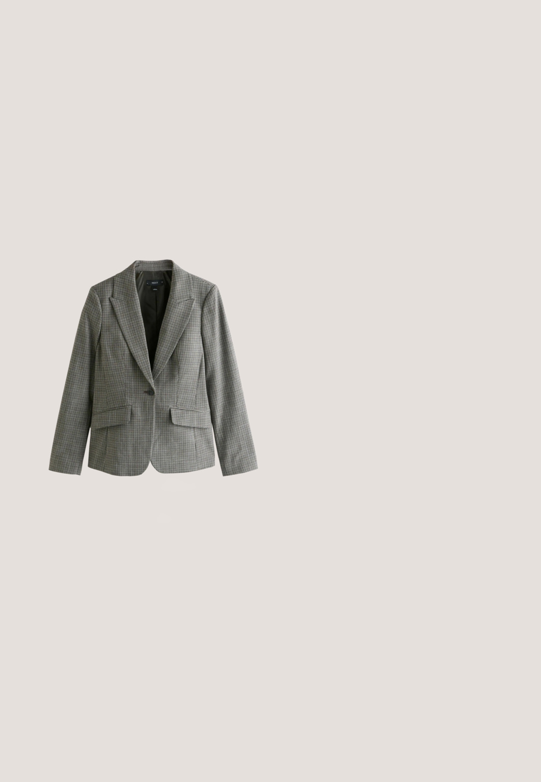 Grå ternet blazer med skræddersyet pasform, almindelige revers, enkelt knaplukning og to forlommer. Tekstureret stof giver et struktureret udseende.; Ærmeløs strikket sweatervest med V-hals i beige med et argylemønster med hvide, lysegrå og orange diagonale linjer.; Tekstil i ternet mønster med beige, brun, marineblå og sort farver med en tekstureret finish. Blødt og faldende udseende.; Brune ruskinds loafers med en syet mokkasintå, flad sort gummisål og en dekorativ toprem og detalje.; Brun ruskindstaske med mørkebrune læderhåndtag og justerbar skulderrem, forrest lynlåslomme og guldfarvet lynlåshardware.; Reiss SQUARE ROLLER  - Bælter - tan