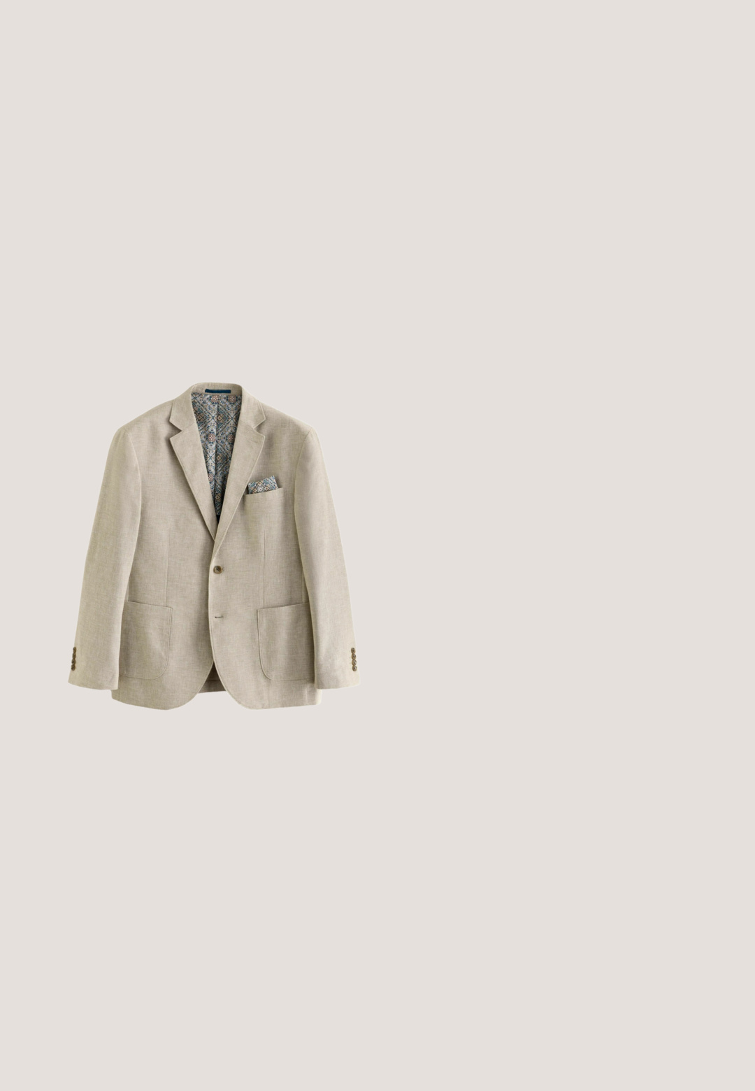 Blazer de lino color arena con solapas notch, dos bolsillos frontales y un forro interior estampado. Incluye un pañuelo de bolsillo a juego.; Camisa de manga corta abotonada en degradado azul con olas blancas. Presenta un bolsillo en el pecho y un tejido suave y brillante.; Next REGULAR TAPERED FIT - PREMIUM HERRINGBONE WITH ELASTICATED WAIST - Pantalones chinos - neutral; Zapato espadrille de ante beige con suela de yute trenzado y puntera cerrada y redondeada, mostrado de lado sobre un fondo liso.; Pañuelo cuadrado con división diagonal de color azul bicolor y una fina línea blanca que separa los colores, textura de tela visible.; Cinturón trenzado de cuero marrón con hebilla de metal plateado. Presenta una textura lisa y un diseño delgado y flexible.