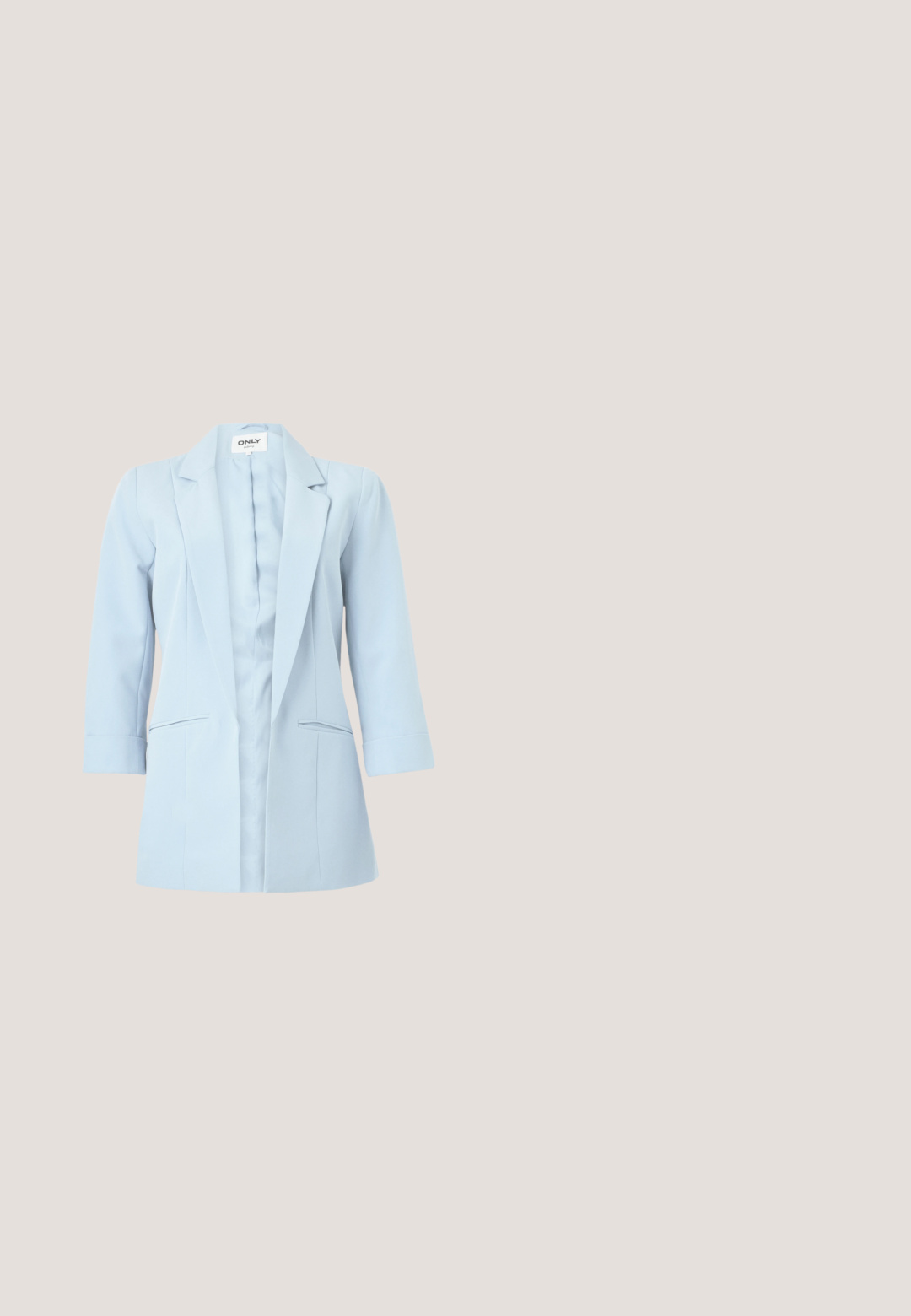 Hellblauer Damenblazer mit langen Ärmeln, Revers mit Kerbkragen und zwei Vordertaschen, präsentiert auf weißem Hintergrund.; Hellblaues Peplum-Top mit kurzen Ärmeln, strukturiertem Blumenstickerei, runder Halslinie und einem verdeckten Reißverschluss hinten.; Hellblaue, maßgeschneiderte Hose mit geraden Beinen, Gürtelschlaufen und verdecktem vorderem Verschluss, dargestellt auf weißem Hintergrund.; Helles blaues Slingback-Schuhwerk mit geschlossener Zehe, weißer Kappe, einer dekorativen Schleife und einem klobigen Absatz. Glatte Textur mit gewelltem Detail.; Hellblaue Lederhandtasche mit abgerundetem Überschlag, silbernem, rundem Verschluss und zwei Schulterriemen vor einfarbigem Hintergrund.; Silberne Creolen mit polierter Oberfläche, die eine schlichte runde Form und einen Steckverschluss für sicheren Halt aufweisen.