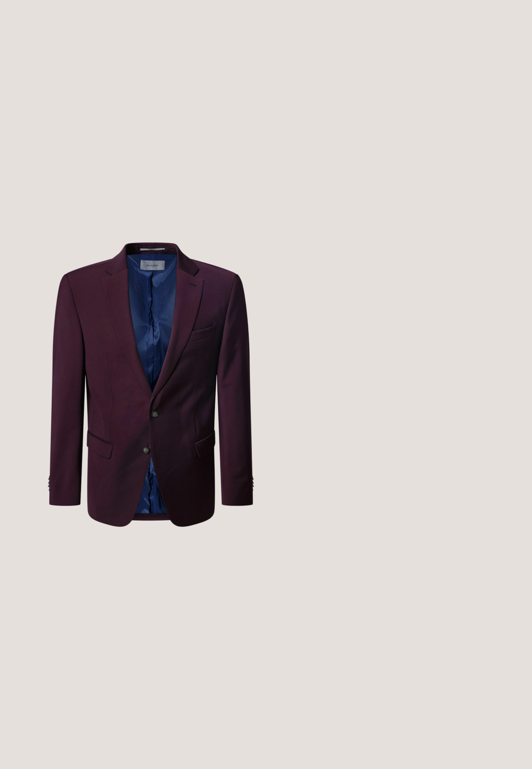 Blazer ajusté pour homme de couleur violet foncé avec revers crantés, deux boutons, poches à rabat et doublure intérieure bleu marine lisse.; Chemise à manches longues en bordeaux profond, confectionnée dans un mélange de coton. Elle présente un col classique, une fermeture à boutons sur le devant et un léger éclat.; Pantalons ajustés bordeaux en tissu lisse, dotés de poches latérales inclinées, d'un devant plat et d'une coupe slim.; Chaussure de ville en cuir bordeaux avec une finition brillante, à bout rond, à lacets, et une semelle noire contrastante. Comprend un onglet de talon rouge.; Noeud papillon bordeaux avec sangle réglable et pochette assortie. Les deux sont en tissu lisse de couleur unie.; Ceinture en cuir bordeaux avec une boucle rectangulaire en argent, présentant des bords cousus et une texture lisse, conçue pour la durabilité et le style.