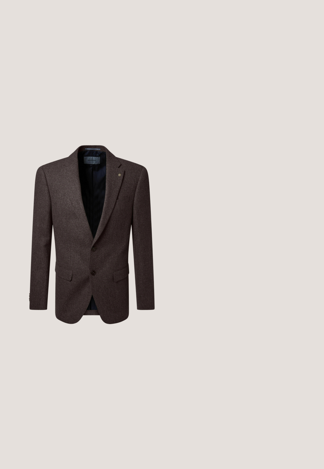 Blazer marron texturé pour homme avec deux boutons à l'avant, col à revers en encoche, poches à rabat, doublure intérieure foncée et petite épingle en métal sur le revers.; Pull à manches longues de couleur brun foncé avec poignets, encolure et ourlet côtelés, présenté sur un fond blanc.; Polo marron foncé à manches courtes avec un col et une fermeture éclair avant moitié, présenté sur fond blanc.; Pantalon marron droit pour homme avec bouton à l'avant, passants pour ceinture, et une finition nette et ajustée.; Bottine Chelsea en cuir marron avec panneaux élastiques sur les côtés, une finition lisse, semelle noire plate et languettes de traction pour un enfilage facile, mettant en avant un design classique.; Wojas Sac bandoulière - brązowy