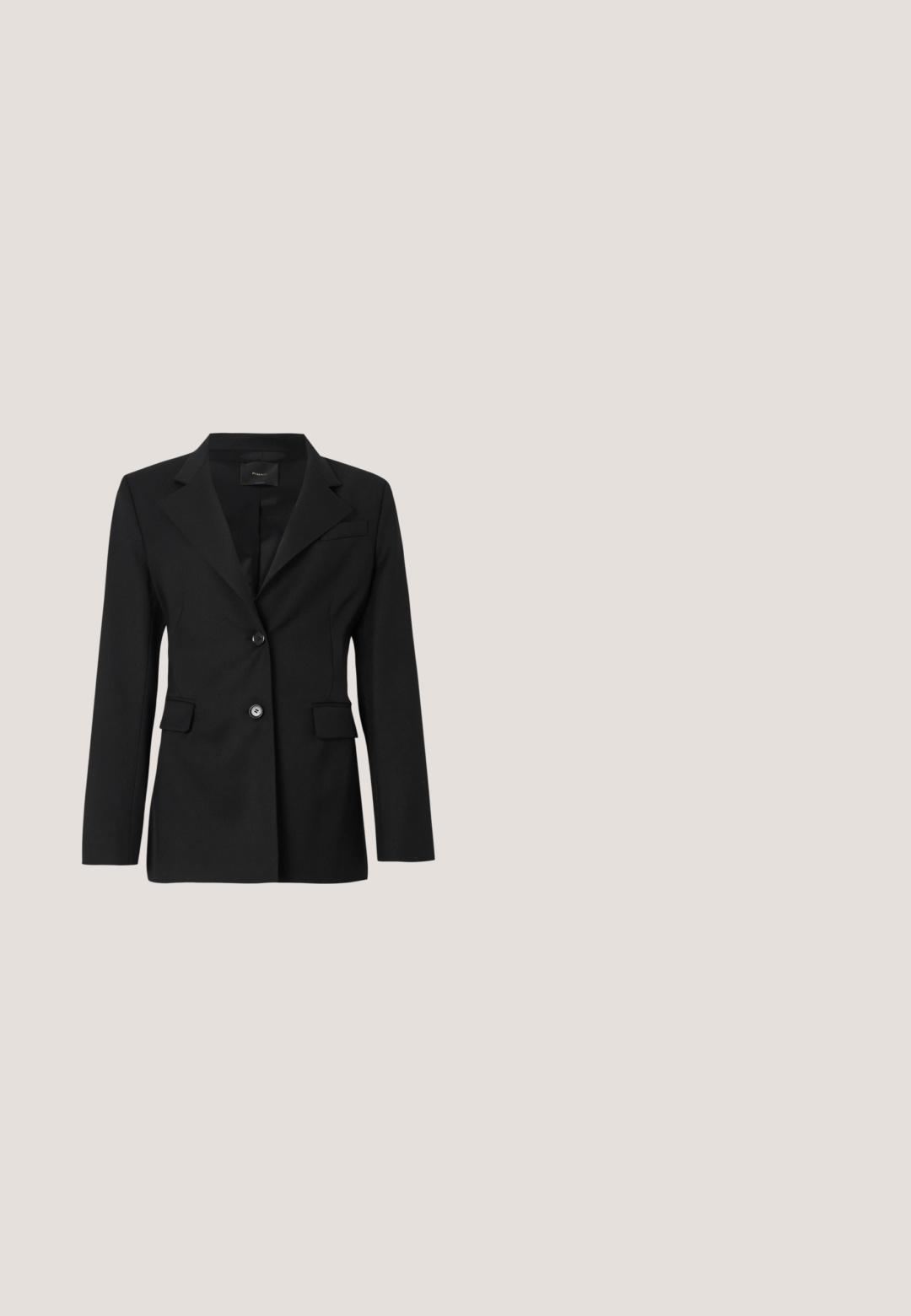 Blazer noir ajusté avec un col cranté, deux poches avant et une fermeture à un bouton. Réalisé en tissu lisse avec une coupe structurée.; Top sans manches en rose vif avec un col haut, un décolleté froncé et des nœuds décoratifs sur les épaules, fabriqué à partir d'un tissu doux.; Jupe trapèze en cuir violet à texture lisse, avec des coutures verticales et un éclat subtil. Ceinture confectionnée pour une silhouette ajustée.; Chaussure noire à talon haut avec bout pointu et logo doré, posée sur une surface réfléchissante près d'un organiseur de dossiers en fil chromé contenant des documents.; Sac à main Calvin Klein noir brillant avec fermeture éclair dorée et anse courte sur fond blanc uni.; Boucles d'oreilles pendantes en ton or avec des pendentifs lisses en forme de goutte allongée suspendus à de petites attaches en forme d'anneau sur un fond blanc.