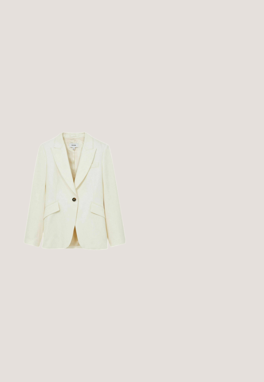 Reiss Blazer - cream; Blusa blanca de manga larga hecha de una tela suave, con cuello clásico, cierre frontal de botones y puños abotonados. Diseño simple y minimalista.; Tela beige con una superficie texturizada y costura diagonal, con un zipper plateado que tiene un tirador rectangular.; Mocasín de cuero negro con tacón bajo, punta redondeada, correa decorativa y detalle de costura texturizada en la parte superior. Acabado suave.; Bolso tote de piel beige con dos asas para el hombro y un pequeño logo dorado en el centro frontal sobre un fondo liso.; Brazalete de metal chapado en oro con un diseño redondo y suave, y un discreto mecanismo de cierre. Presenta un acabado pulido y un estilo minimalista.