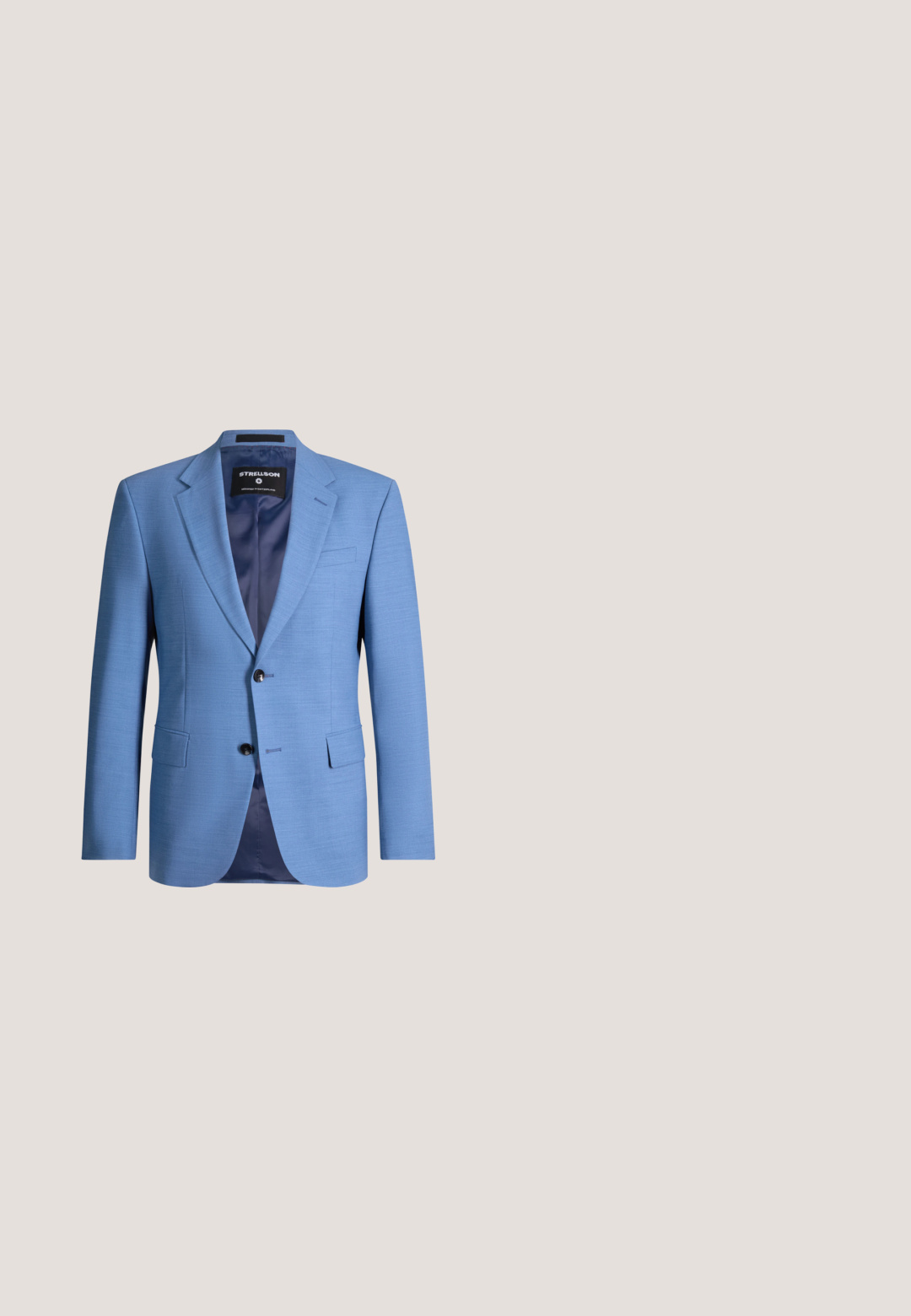 Blazer homme bleu clair avec revers à encoches, deux boutons sur le devant, poches à rabat et doublure intérieure bleu foncé.; Chemise à manches longues bleu clair à boutons, avec un petit motif à carreaux, col boutonné, poche poitrine et boutons blancs.; Pantalons marine en tissu lisse, avec une coupe slim, des passants de ceinture et une fermeture éclair dissimulée. Aucun motif ou accent notable présent.; Chaussures slip-on en daim navy avec une finition lisse, bout arrondi, semelle en caoutchouc blanche et détails de couture sur le dessus.; Mallette en cuir bleu foncé avec deux poignées et une fermeture éclair, forme rectangulaire, design minimaliste, petit logo de la marque à l'avant.; Ceinture tissée marine avec un motif texturé, dotée d'une boucle en métal argenté et d'une pièce en cuir pour une durabilité accrue.