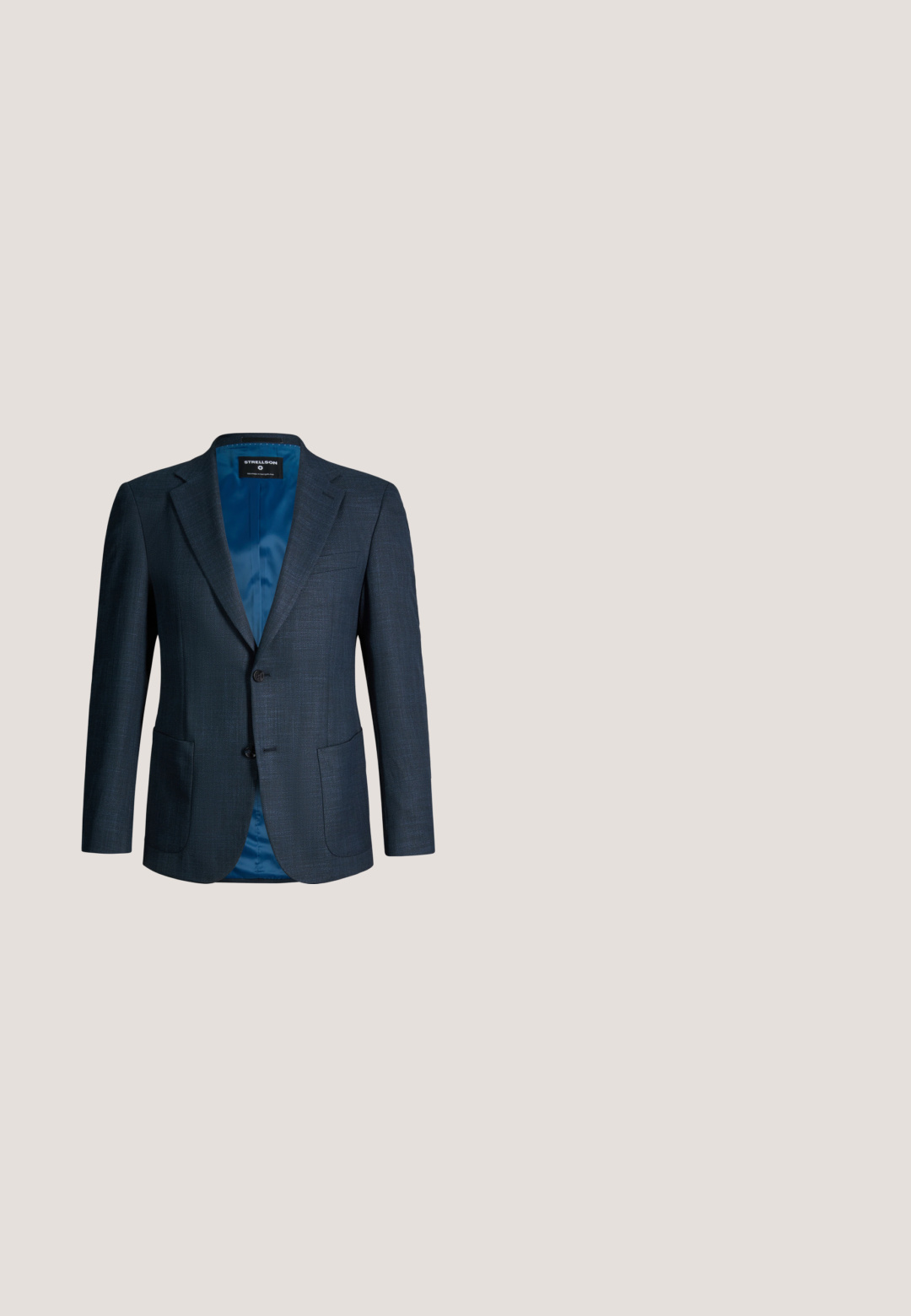 Donkerblauwe op maat gemaakte herenblazer met twee knopen aan de voorkant, een inkeping revers, opgestikte zakken en een blauwe satijnen voering.; Donkerblauwe (marineblauwe) blouse met lange mouwen, knoopsluiting en een gespreide kraag, witte knopen en een subtiel geborduurd logo op de linkerborst.; Marineblauwe chino's gemaakt van een zachte, duurzame stof. Voorzien van een knoopsluiting, riemlussen en een recht gesneden ontwerp. Geen zichtbare patronen.; Donkerblauwe suède loafer met beige rubberen zool, instapmodel, gestikte details en kleine metalen oogjes nabij de hiel.; Blauwe leren toilettas met voorvak met ritssluiting, polsbandje en metalen logodetail op een effen witte achtergrond.; Marineblauwe geweven stoffen riem met rode, witte en blauwe accenten, een donker metalen gesp en een leren lusdetail bij de gesp.