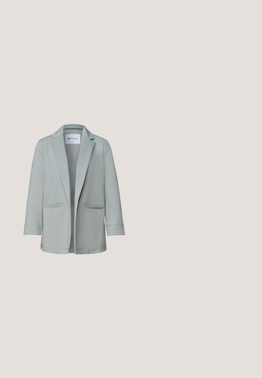 Hellgrauer offener Blazer mit Revers, langen Ärmeln mit Manschetten und zwei horizontalen Vordertaschen.; Hellblauer V-Ausschnitt-T-Shirt aus weichem Material. Mit kurzen Ärmeln und glatter Textur ohne sichtbare Muster oder Akzente.; Hellgrüne, dehnbare Hosen mit einem Zugbandbund. Slim-Fit und glatte Textur, mit metallischen Akzenten an den Enden des Zugbands.; Weiße und mintgrüne Sneaker mit glatter Oberfläche, verziert mit silbernen Akzenten, runder Zehenpartie und weißen Schnürsenkeln auf einer strukturierten Sohle.; Rechteckige, transluzente graue Sonnenbrille mit dunklen Verlaufsgläsern und passenden grauen Bügeln, die dezente Markenkennzeichnungen aufweisen.; Hellblaues Leder-Umhängetäschchen mit geschwungener Form, strukturierter Oberfläche und einem durchlöcherten Riemen. Mit einem goldfarbenen Logo aus Metall.