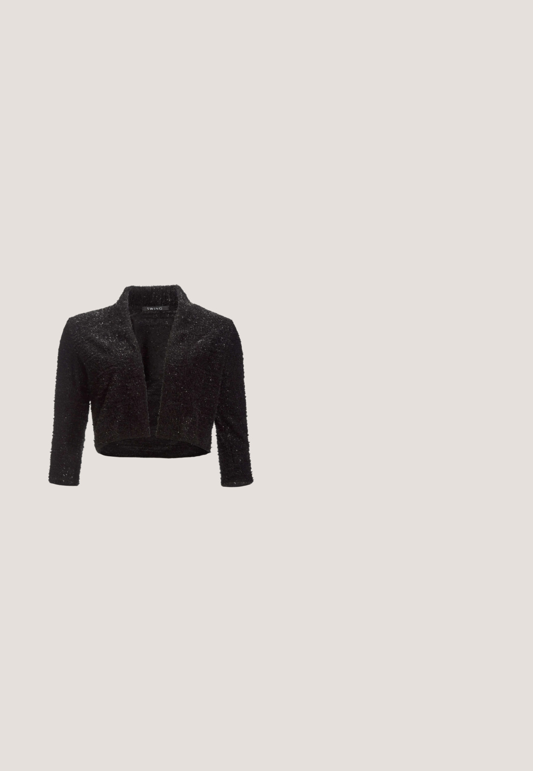 Schwarze strukturierte, kurze Strickjacke mit Drei-Viertel-Ärmeln und offenem Front von der Marke Swing auf weißem Hintergrund.; Himmelblauer Jumpsuit mit Halterneck, Rüschendetails an der Vorderseite, weitem Bein-Design und strukturiertem Stoff.; Schwarze High Heels Sandalen mit quadratischer Zehenpartie, mehreren dünnen Riemen, einem Knöchelriemen mit Schnalle und einem klobigen, glänzenden Absatz.; Sonnenbrille mit silbernem Rand, schwarzen ovalen Gläsern und dünnen schwarzen Bügelenden vor weißem Hintergrund.; Burgunderfarbenes Leder-Crossbody-Tasche mit einem silbernen Schnallenakzent, rechteckiger Form, Reißverschlussverschluss und verstellbarem Tragegurt für vielseitiges Tragen.; Rotes Kristallarmband mit silberfarbener Metallfassung, ausgestattet mit einem Karabinerverschluss und einer verstellbaren Kette mit einem kleinen Anhänger.