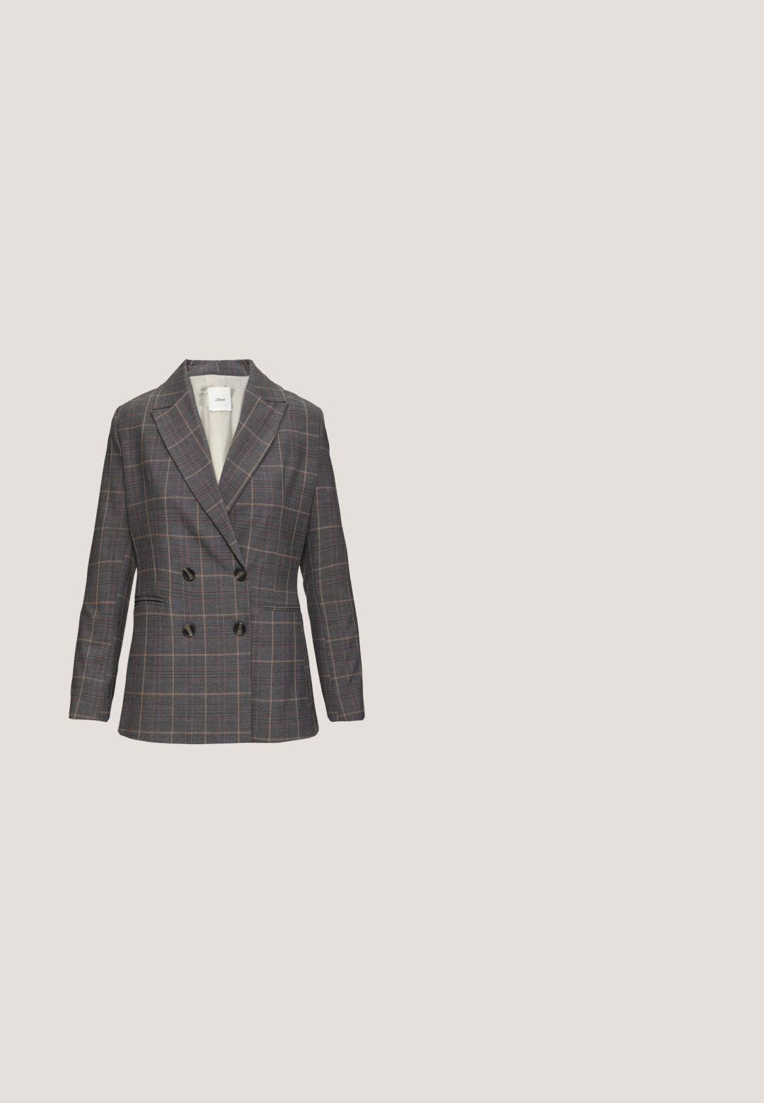 Blazer gris à carreaux, double boutonnage, avec un revers en pointe, ornée de boutons noirs et d'une doublure lisse. Accents rouge et beige.; Chemise à manches longues boutonnée avec des motifs patchwork géométriques et floraux bleu, blanc et or.; ONLY Tall ONLSVEA NESSA CORD WIDE  - Pantalon classique - black; Bottines en cuir noir avec panneaux élastiques sur les côtés, languettes de tirage, semelle crantée épaisse et détails de couture renforcée. La surface a une texture lisse.; Foulard en soie avec un motif répétitif d’étiquettes de bagages Coach colorées en rangées, bordé de rayures en beige, rose, marron et vert.; Sac à main en cuir marron foncé avec motif tissé à l'avant, forme arrondie et fermeture éclair sur le dessus.