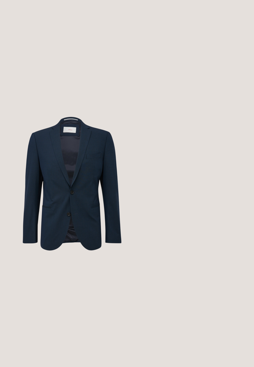 Marineblauwe herenblazer met geknipte revers, een sluiting met twee knopen en voorzakken, weergegeven op een witte achtergrond.; Lichtblauw overhemd met knoopsluiting, lange mouwen, klassieke kraag, gemaakt van gladde stof met een subtiele textuur en parelachtige knopen.; Donker marineblauwe slim-fit broek met riemlussen, een knoop aan de voorkant en zijzakken, weergegeven op een witte achtergrond.; Bruine leren nette herenschoen met veters, zwarte zool en lage hak, zijaanzicht tegen een neutrale achtergrond.; Donkerblauwe dassen met diagonale rode en witte strepen, plat gelegd op een witte achtergrond.; Bruine leren riem met een gladde textuur, zilveren metalen gesp, gestikte randen en een lusdetail, met een taps toelopende punt.