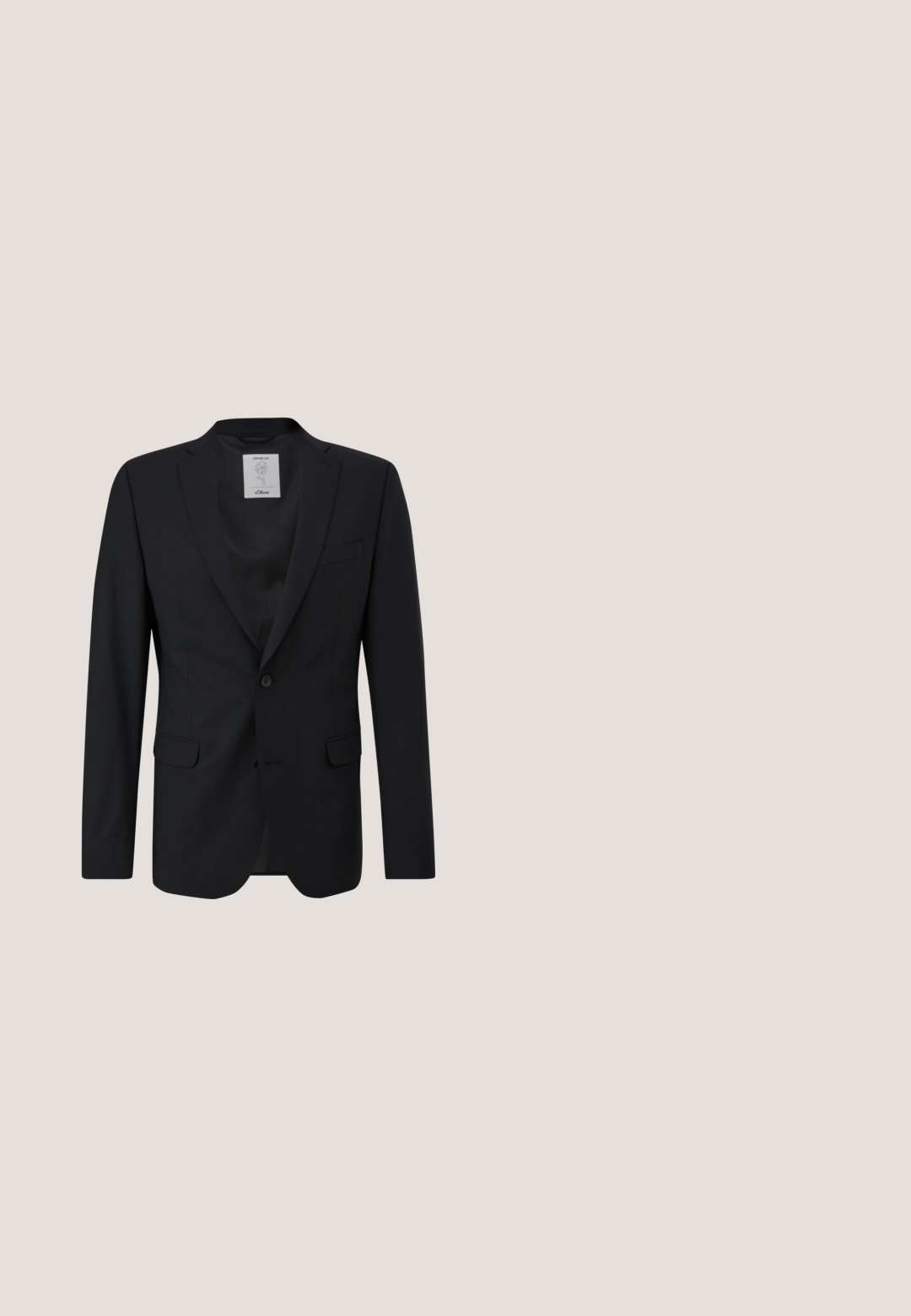 Schwarzer Blazer aus strukturiertem Stoff. Verfügt über einen Einzelknopfverschluss, Reverskragen und zwei seitliche Taschen. Innenetikett sichtbar.; Schwarzes Langarmhemd aus glattem Stoff, mit einer durchgehenden Knopfleiste, Kragen und dezentem besticktem Logo auf der Brust.; Schwarze, maßgeschneiderte Slim-Fit-Anzughose mit Knopf- und Reißverschluss, Gürtelschlaufen und dezent strukturiertem Stoff.; Schwarze Leder-Slipper mit runder Zehenform, gesteppten Akzenten, einem gepolsterten Kragen und einer strukturierten Sohle für besseren Halt. Das Innere hat ein sandfarbenes Futter.; Schwarze Leder-Umhängetasche mit glatter Textur, ausgestattet mit einem Vorderklappenverschluss und geprägtem Logo-Detail. Inklusive verstellbarem Tragegurt.; Schwarzer Ledergürtel, aufgerollt mit glänzender rechteckiger dunkler Metallschnalle auf weißem Hintergrund.