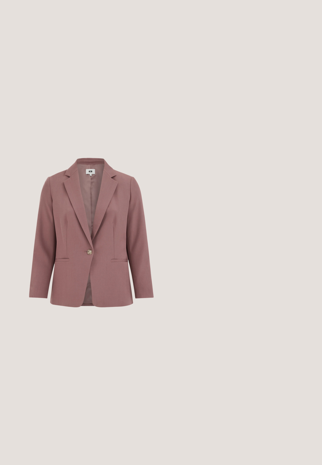 Lyserød blazer lavet af struktureret stof. Har en reverskrave, enkeltknapslukning og to forlommer. Skræddersyet pasform.; Ærmeløs pink kjole med en glat tekstur, tætsiddende talje og lynlås bagpå. Enkelt design uden mønstre eller udsmykninger.; Lyserød ruskindssko med høje hæle og spids tå, ankelrem med spænde i guld samt en struktureret overdel, der hviler på en tilspidset hæl.; Solbriller med geometrisk stel, rosaguldsmetal-accenter og brune tonede linser. Slanke arme med logodetalje, der har en glat finish.; Kraftig lyserød clutchtaske med guldkæde og to store dekorative stofblomster på frontflappen.; Guldbøjle med skiftende pink runde sten og hvide perler omgivet af små klare krystaller, sikret med en lås.