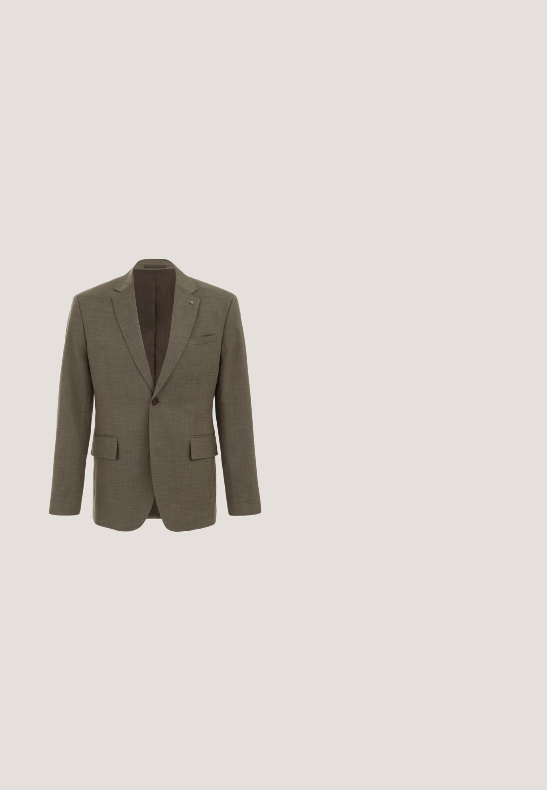 Oliven grøn blazer lavet af tekstureret stof. Funktioner inkluderer et spidst revers, to forreste klaplommer og en enkelt knaplukning. Brun inderside.; Langærmet skjorte i mørke olivengrøn, lavet af et glat stof. Har en standart krave og frontknapper i en matchende farve.; Beige skræddersyede bukser med lige ben, der har en knaplukning, folder foran og en elastisk talje for komfort.; Mørkebrune herresko i læder med snørebånd og lav sort sål, vist fra siden på hvid baggrund.; Grønt tekstureret slips med diagonale brune og hvide striber lagt fladt på en beige overflade, der viser begge ender og indersiden.; Brun ruskindsbælte med en sølvfarvet metalknap, der har et dobbelt tap design og glatte kanter for en elegant finish.