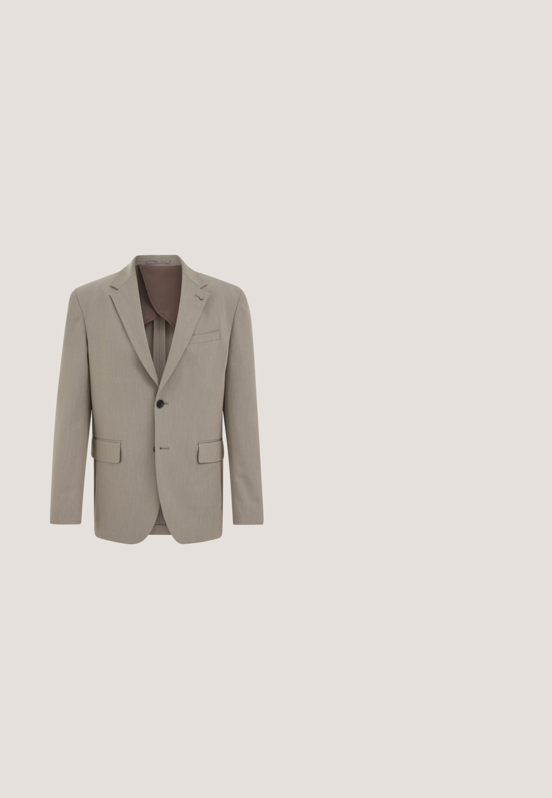 Beige enkelrijjers herenblazer met inkeping revers, twee voorzakken met klep, één borstzak en een deels zichtbare donkerbruine voering.; Lichtblauw geruit overhemd met knopen, lange mouwen, kraag en klein logo op de borst. Gemaakt van katoen, met een gladde textuur.; Olijfgroene broek van textured stof, met een tailleband met trekkoord en rechte pijpen, weergegeven tegen een witte achtergrond.; Zwarte leren schoen met een ronde neus, een gladde afwerking en minimale stiksels. Voorzien van een vetersluiting en een dikke, getextureerde rubberen zool.; Donkergroene satijnen vlinderdas met een klassieke vorm. Heeft een centrale knoop en een verstelbare band voor comfort. Gladde textuur, strak ontwerp.; Zwarte leren riem met een gladde textuur, voorzien van een zilveren rechthoekige gesp en dubbele spijpdetail. Tijdloos en veelzijdig ontwerp.