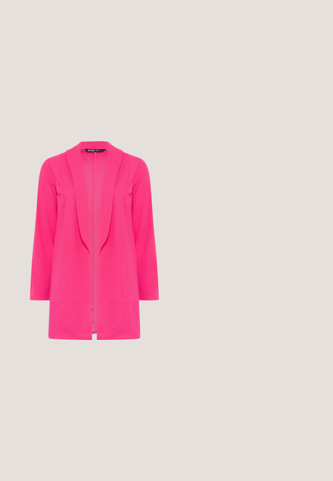 Lyserødt langærmet blazer med åben front, bredt sjalskrave og lige kant.; Pink maxi kjole med V-udskæring, voluminøse korte ærmer og elastisk talje, der har en glat tekstur og en flydende silhuet.; Lyserød ruskindspumpe med høj hæl og spids tå, svævende over en glat betongulv med lodrette metalstænger og planter i baggrunden.; Brune rektangulære solbriller med lyserøde tonede linser og slanke arme, der viser en lille guldfarvet mærkeplade på højre stang.; Lille rektangulær lyserød clutch taske prydet med lagdelte stofblomster og en guldkæde som rem på en hvid baggrund.; Guldøreringe med lilla blomsterblade, lyserøde, grønne og flerfarvede ædelstensgrupper på en lys baggrund.