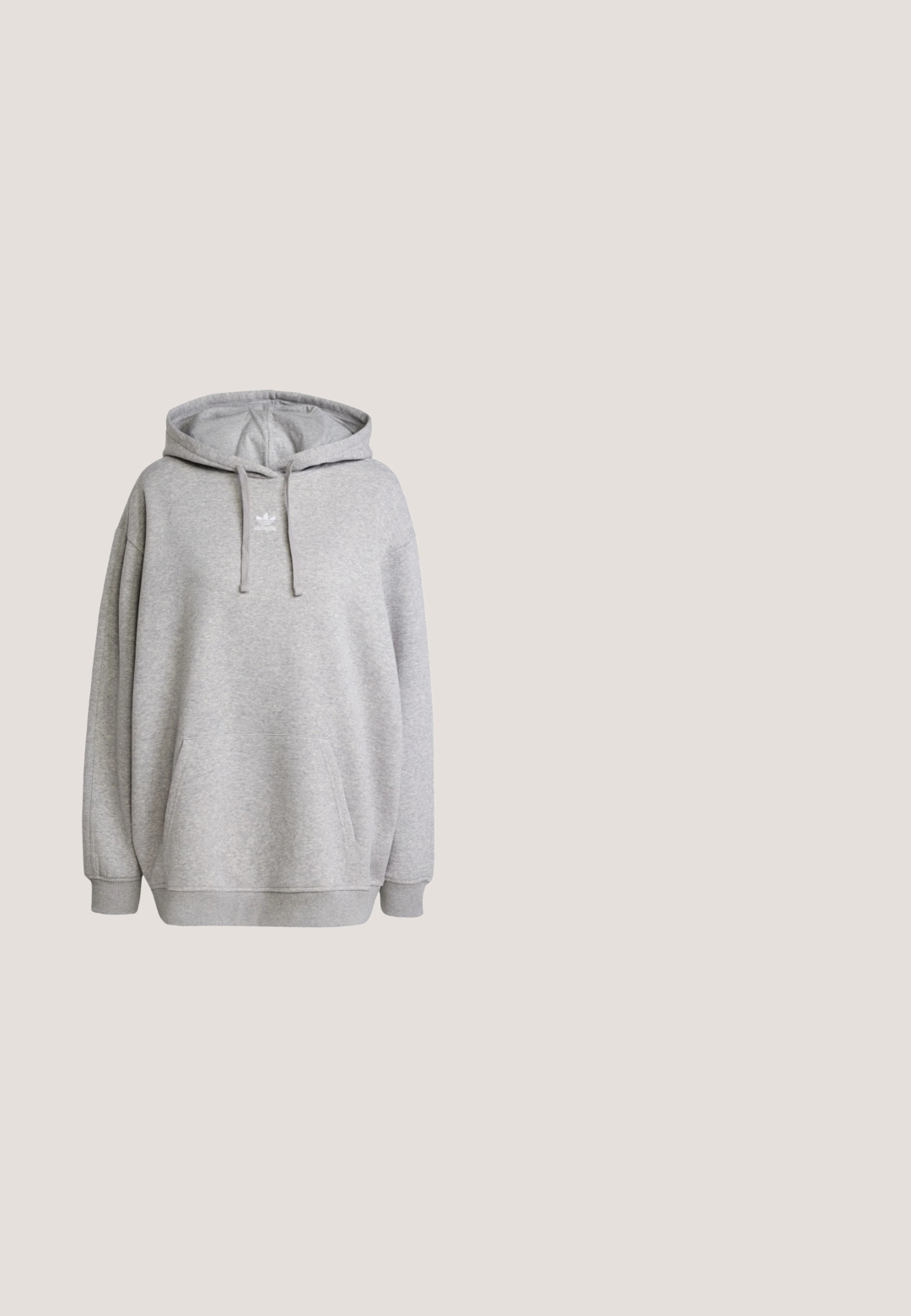 adidas Originals ESSENTIALS  - Hættetrøje - medium grey heather; Langærmet top i gennemsigtigt sort stof med hvide abstrakte striber, høj halsudskæring og tætsiddende design, der fremviser et moderne mønster.; Lys beige sweatpants lavet af blødt stof, med en snøre i taljen og sorte sideløbere med et leopardmønster.; Hvide strikkede sneakers med tekstureret overdel, elastisk krave, metalaccenter og en kraftig sål med gummiydersål.; Lille sort mesh skuldertaske i halvmåneform med justerbar tynd rem, sat mod en ensfarvet lys baggrund.; Guld dråbeøreringe med låselås, med lodrette stænger udsmykket med små klare og rektangulære sten.