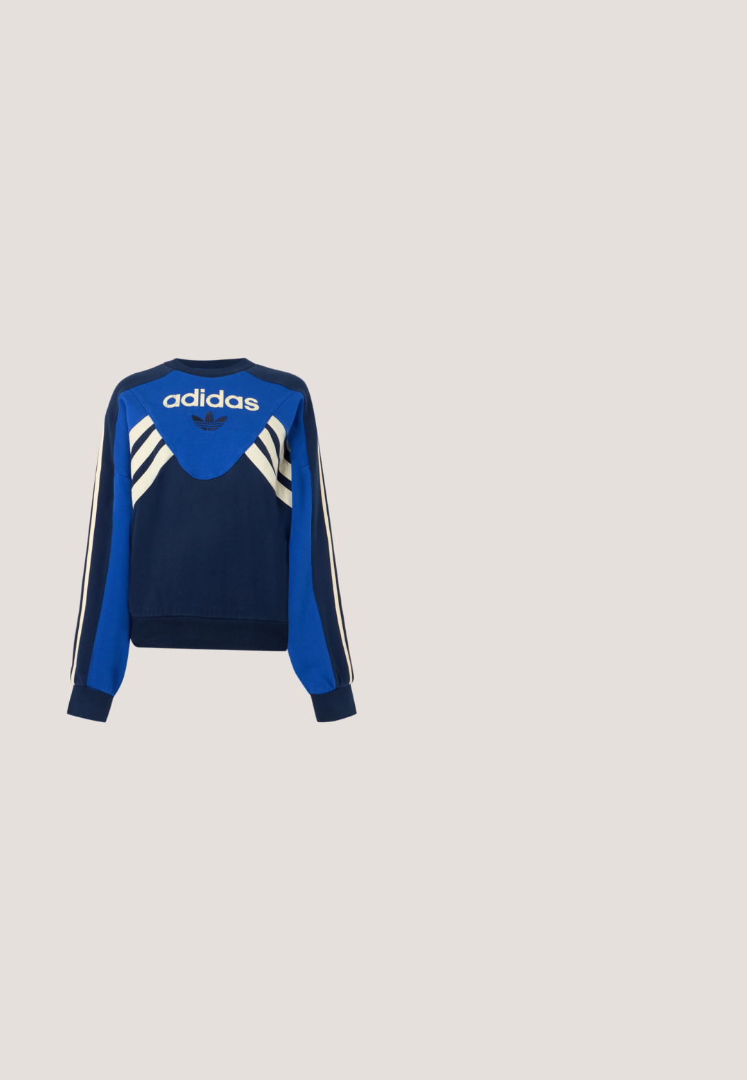 Tumesinine ja sinine Adidas dressipluus valgete triipudega varrukatel ja rinnal, esiküljel Adidas logo ja lehekujundusega.; Must musta särg, millel on pikad varrukad, valge soonikuline krae, kolm nööpaukku, tekstureeritud esipind ja kolm valget triipu igal varrukal.; Mustandist valmistatud sportlikud lühikesed püksid, millel on veniv kangas, valged külgtriibud ja Adidas logo paremas alumises jalas. Sile tekstuur.; Hele-roosa Adidas tennisejalats võrgumaterjalist pealisega, külgedel kolm triipu, paelad seotud, riputatud tekstuursete betoontreppide kohale.; Kreemjas tekstuurse kangaga käekott ülemiste sangadega ja väikese sõlmitud lipsu detailiga ees keskosas.; Kuldne kett, millel on rohelise ja oranži pendant koos kristallaktsentidega. Ühel küljel on pärli keerd; disain ühendab tekstuure ja värve.