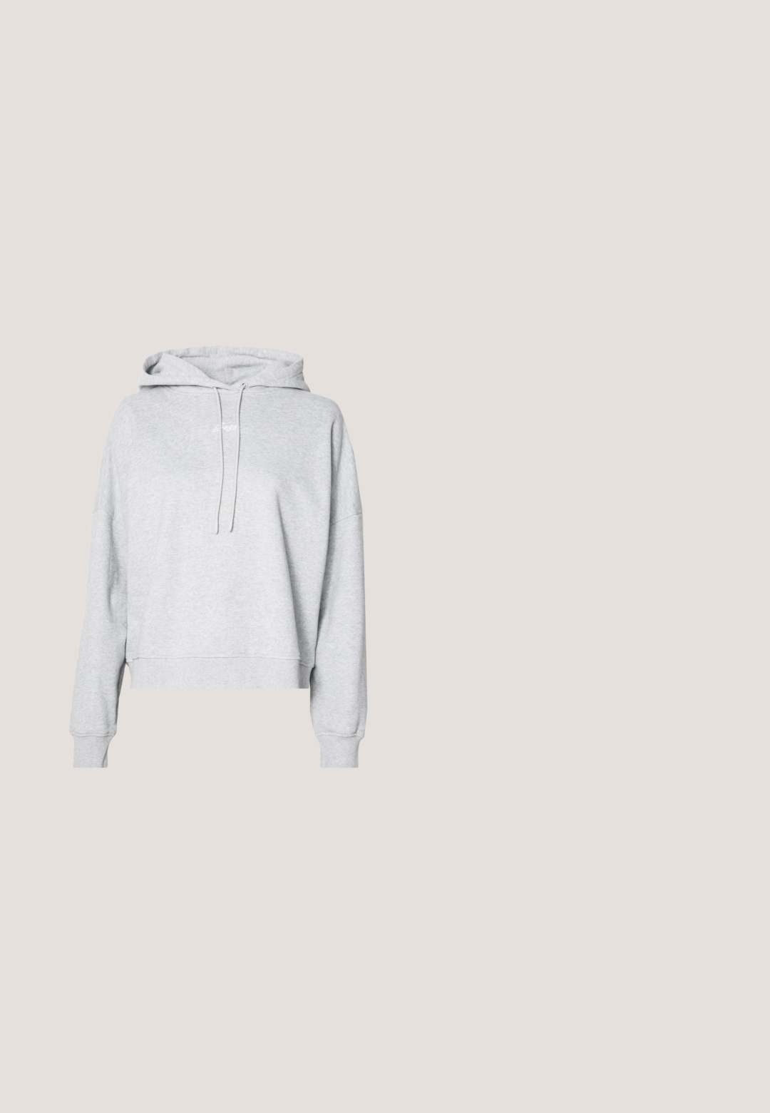 Sudadera corta gris claro hecha de tela suave. Cuenta con una capucha con cordón, hombros caídos y puños acanalados. Diseño simple y minimalista.; Camiseta negra de mujer de manga corta con cuello redondo y pequeño logo blanco "BOSS" en el lado izquierdo del pecho.; Jeans de pierna ancha en azul claro, fabricados en denim con un lavado desgastado, que cuentan con un cierre de cremallera, cinco bolsillos y costuras en contraste.; Zapatilla baja de cuero negra con suela de goma marrón, cordones negros y forro interior claro mostrada de lado sobre un fondo blanco.; Bolso tote de cuero negro con dos asas y pequeño logo dorado "HUGO" en la esquina inferior derecha, sobre un fondo blanco.; Pendientes de aro de plata con un acabado pulido y la marca DKNY, exhibidos sobre un fondo blanco liso.