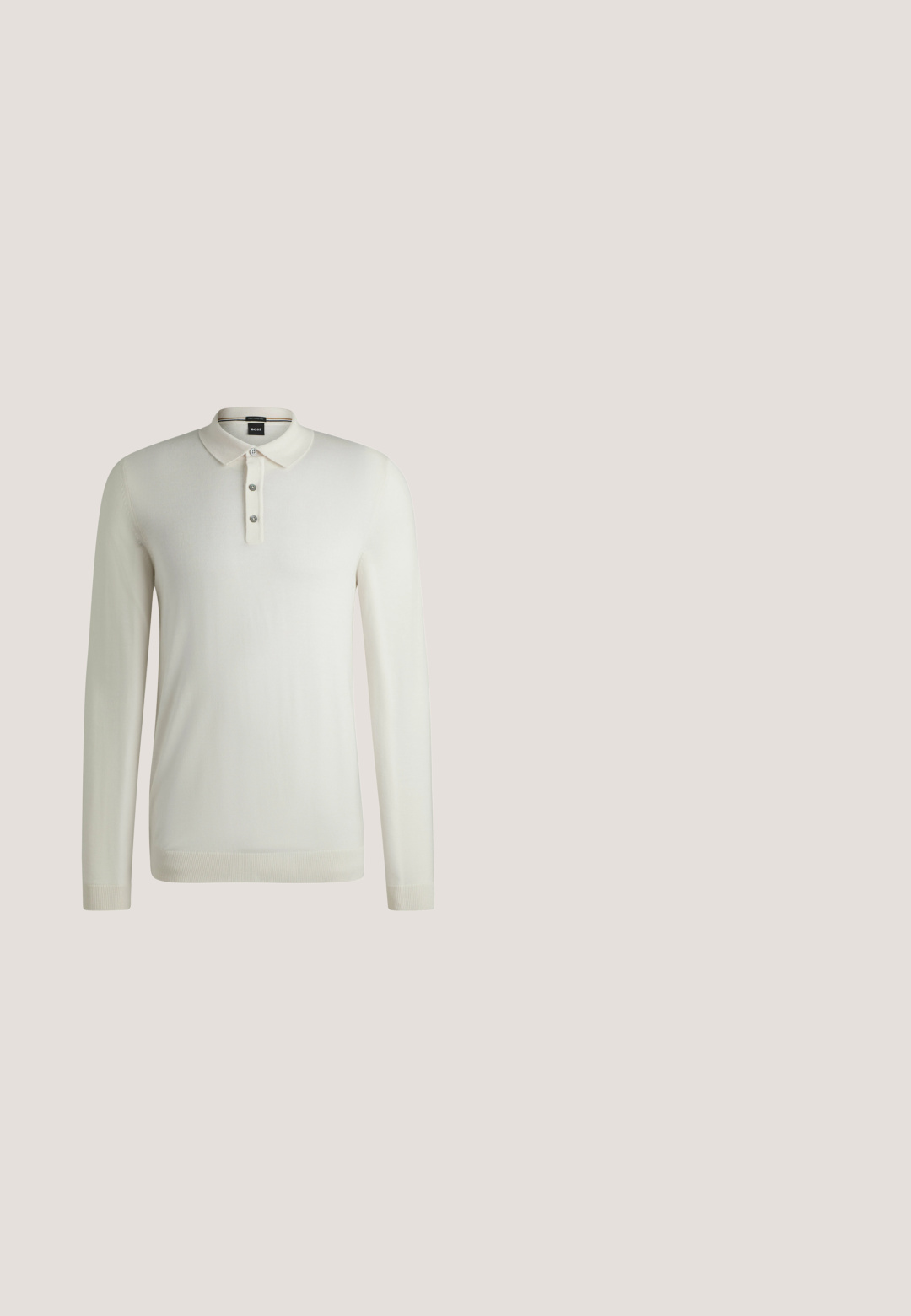 BOSS LANCIONE - Striktrøje - open white eleven; Kortærmet cremefarvet strikket cardigan med vaflet struktur, knaplukning foran og krave, lagt fladt på en hvid baggrund.; Beige bukser med en skræddersyet pasform, der har to sidelommer, lynlås og en enkelt knaplukning. Flad front med læg.; Hvide lædersneakers med en glat finish, runde tæer, hvide snørebånd og et minimalistisk design. Båret med lysebrune, tætsiddende bukser.; BOSS Solbriller - brown; Brun designer toilettaske med monogrammønster, front lynlåslomme og gult Guess-logo på en ensfarvet hvid baggrund.