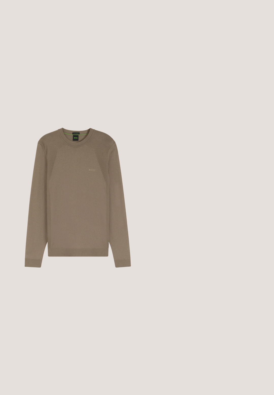 Taupe-langärmeliger Strickpullover mit gerippten Schulter- und Seitenpaneelen, Rundhalsausschnitt und kleinem "BOSS"-Logo auf der Brust.; Braune Herringbone-Hosen mit schlanker Passform, ausgestattet mit einem Knopfverschluss vorne und seitlichen Taschen, aus strukturiertem Stoff mit einem dezenten Glanz.; Brauner Lederschuh mit elegantem Design, runder Spitze, fünf Ösen-Schnürung und niedrigem gestapeltem Absatz. Verfügt über dezente Nähte.; Braunes, strukturiertes Stoffarmband in rechteckiger Form, gleichmäßig gewebtes Muster, vertikal auf weißem Hintergrund dargestellt.; Braune Leder-Duffelbag mit zwei Griffen, einem schwarzen verstellbaren Schulterriemen und einem kleinen "BOSS" Logo vorne in der Mitte.; Brauner Ledergürtel mit einer silbernen Metallschnalle. Hat eine glatte Oberfläche und klare Kanten, mit einem kleinen Präge-Logo auf der Schnalle.