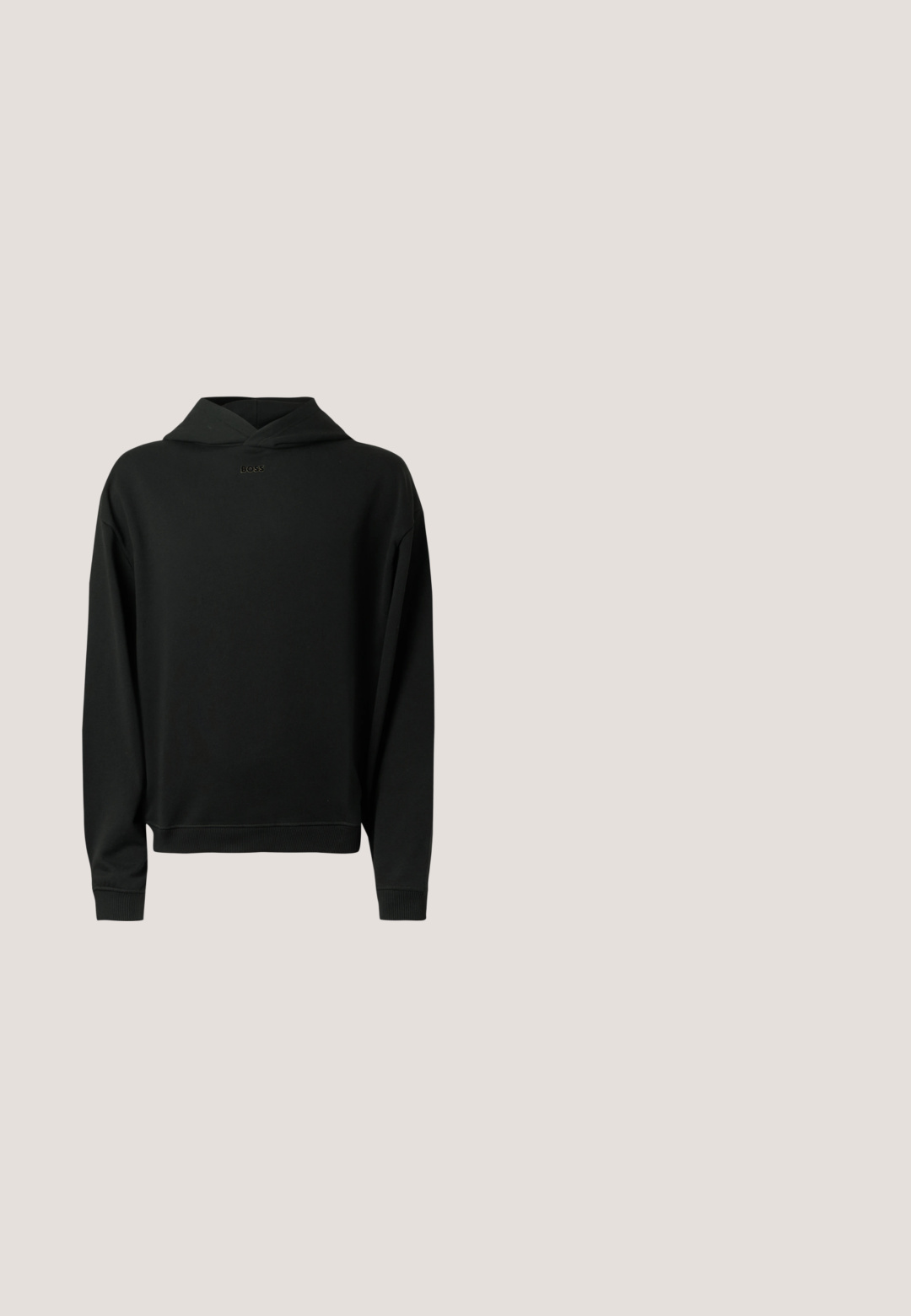 Sort sweatshirt lavet af glat stof med hætte, ribbet manchetter og kant, med et diskret "BOSS"-logo på brystet.; Hvid ærmeløs T-shirt med rund halsudskæring, lavet af et glat stof, med et enkelt design og rene kanter.; Hvide denimshorts med forreste knap- og lynlås, fem lommer og frynset kant.; Mørkebrun læderloafer med kvaster, der svæver over et beige vævet tæppe, med et rundt træbord og stabler af bøger i baggrunden.; Mørkeblå slips med en struktureret overflade, der har små hvide polka prikker. Det har en smal bredde og spids spids.; Brun læderbælte med en poleret sølvmetal spænde, der har en glat overflade og flere justeringshuller langs remmen.