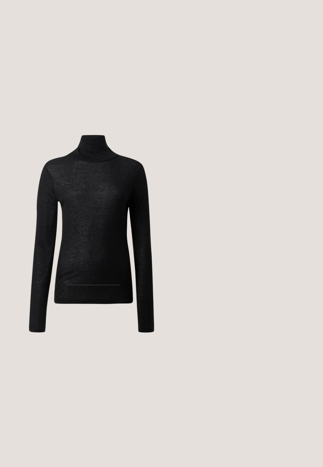 Čierny dlhý rukáv turtleneck top vyrobený z ľahkej tkaniny, s priliehavým strihom a minimálnymi švom, vhodný na vrstvenie.; Čierne nohavice s širokými nohavicami vyrobené z hladkej tkaniny, s vysokým pásom, skladaním a logom na zadnej strane. Čistý, presne tvarovaný dizajn bez vzorov.; Čierne členkové boty na vysokom podpätku s špicatou špičkou a ostrým dizajnom, v kombinácii s vysokokovávanými červenými koženými nohavicami s jemným vzorom.; Čierne slnečné okuliare v tvare mačacích očí s tmavými sklami a tenkými ramenami, so značkou "MAGDA BUTRYM" na boku.; Čierna kožená kabelka na rameno s nastaviteľným popruhom a zlatými detailmi na zacvaknutí v prednej časti.; Zlaté kruhové náušnice s zakriveným, nepravidelným tvarom a hladkým, lesklým povrchom. Bez viditeľného hardvéru alebo akcentov.