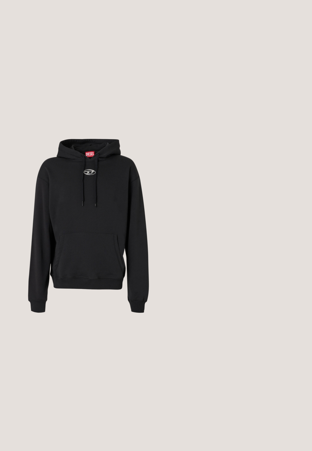 Schwarzer Hoodie aus Baumwollmischung mit einer Fronttasche, gerippten Bündchen und einem silbernen Logo auf der Brust. Die Kapuze ist mit Kordelzügen versehen.; Jack & Jones JCOHELVETICA PARACHUTE OVERSHIRT - Hemd - black; Dunkelblaue Slim-Fit-Jeans mit leichtem Verblassen an den Oberschenkeln, Fronttaschen, Gürtelschlaufen und Knopfverschluss an der Taille.; Schwarzer Sportschuh mit einem glatten Lederoberteil, roten Akzenten, runden Schnürsenkeln und einer flachen Profilhöhe. Mit Perforationen für Atmungsaktivität.; Arnette HOT SHOT - Sonnenbrille - dark grey; Silberne Metallkette mit einem flachen, rechteckigen Mittelpunkt. Die Kette hat ein klassisches Design mit miteinander verbundenen Gliedern und einer glatten Textur.
