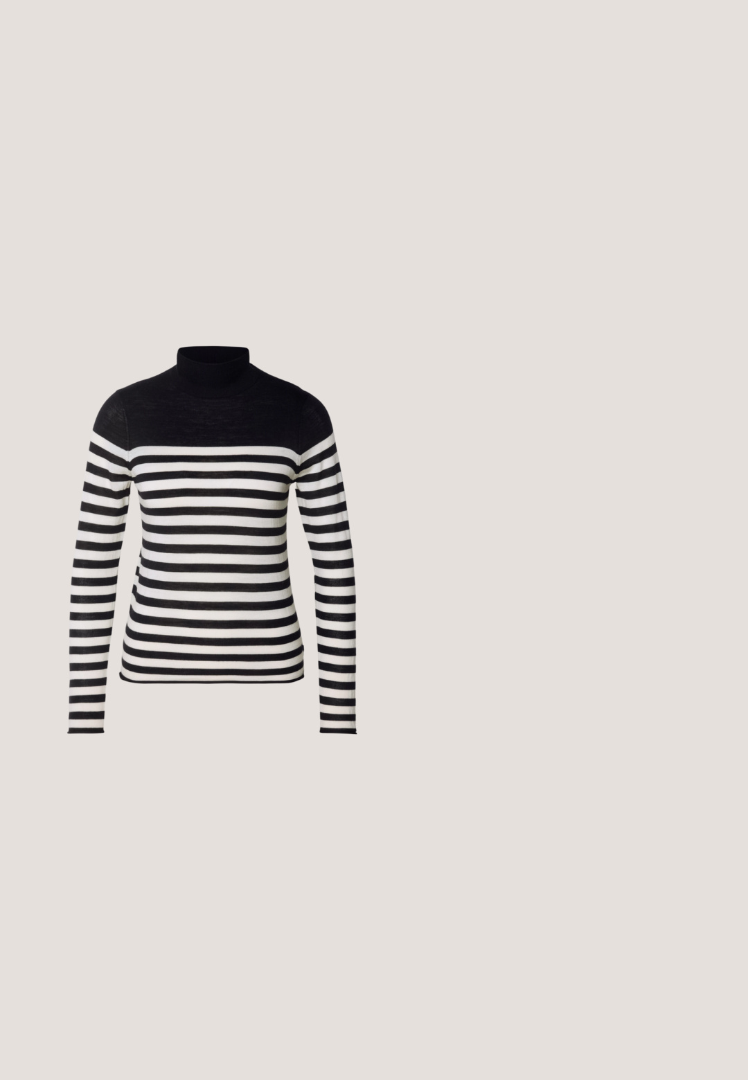 Pull en maille à col roulé rayé noir et blanc avec des manches longues. Présente une section supérieure noire unie et des rayures horizontales sur le corps.; GAP THE BIG SHIRT - Chemisier - black; Pantalons larges en cuir noir à la texture lisse, avec une fermeture à bouton devant, deux poches latérales et des détails de couture minimalistes.; Bottine en cuir noir avec bout carré arrondi, fermeture éclair latérale et talon bas épais sur fond clair uni.; Sac seau en cuir noir avec bandoulière réglable et boucle dorée sur un fond uni gris clair.; Paire de boucles d'oreilles en métal argenté avec un motif abstrait d'anneaux entrelacés sur fond blanc.