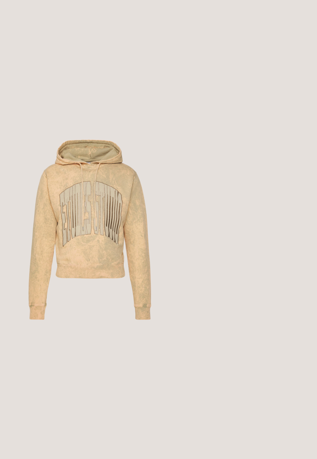 Gekürzter Hoodie in Hellbeige mit verblichenem Effekt. Verfügt über ein großes Logo in Dunkelgrau auf der Vorderseite und eine standardmäßige verstellbare Kapuze.; Weißes T-Shirt mit kurzen Ärmeln und Rundhalsausschnitt, mit kleinem roten "MICHAEL KORS"-Schriftzug mittig auf der Brust.; Weiße Jeans mit geradem Bein, Fronttaschen, Gürtelschlaufen und einem Metallknopfverschluss.; Weiße Leder-Sneaker mit Gummisohle, seitlichem Reißverschluss, strukturiertem Nähen und runden Schnürsenkeln. Einfaches Design mit minimalen hardware Akzenten.; Braune Sonnenbrille mit goldfarbenem Metallrahmen, rechteckigen Gläsern und detaillierten Schläfenakzenten. Besitzt ein minimalistisches geometrisches Design.; Diesel Ohrringe - gold-coloured