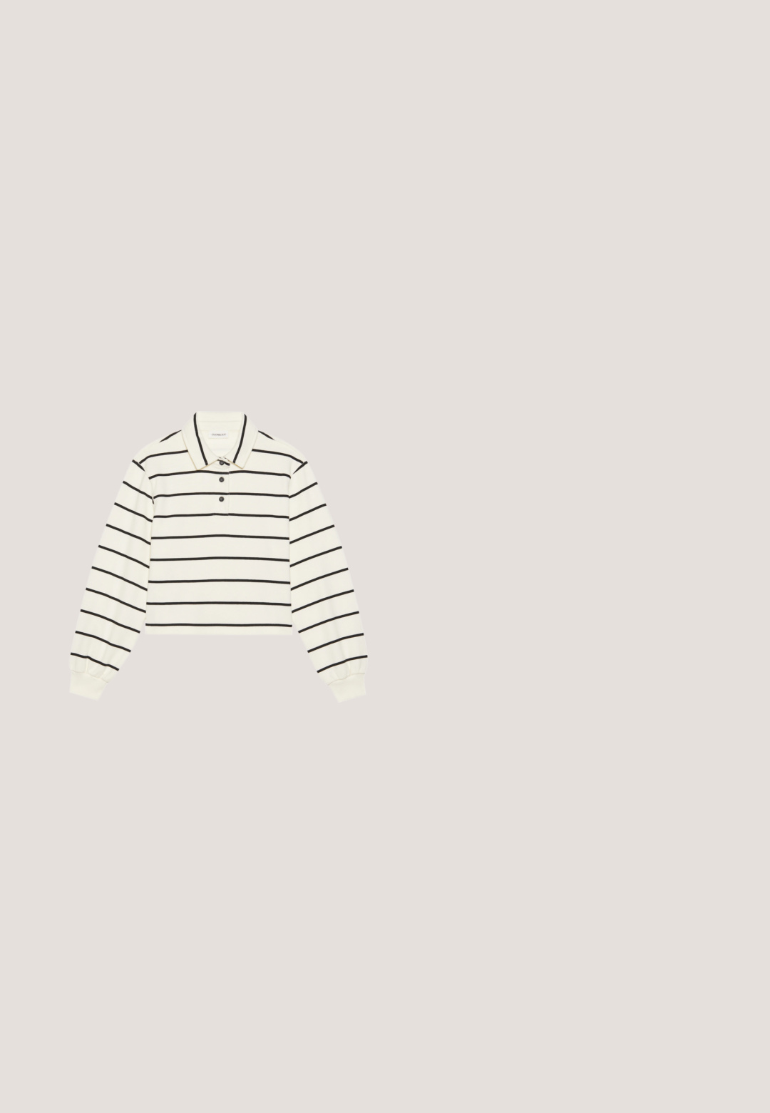 Even&Odd Sweatshirt - offwhite; Schwarze Leggings aus glattem, dehnbarem Material. Hoch geschnittenes Design mit enganliegendem Sitz und einem kleinen Logo auf dem linken Bein.; Weißer Sneaker mit braunen Akzenten und drei Streifen, ausgestattet mit einer Wildlederkappe an der Spitze, cremefarbenen Schnürsenkeln und einer Gummisohle in Kaugummifarben. Markenlogo sichtbar.; Schwarze rechteckige Sonnenbrille mit dunklen Gläsern. Verfügt über ein glattes Kunststoffgestell und ein Logo-Detail an den Bügeln. Sauberes, modernes Design.; Schwarze rechteckige Schultertasche mit einem verstellbaren Riemen und einem oberen Reißverschluss vor einfachem Hintergrund.; Silberohrringe mit einem floralen Design und geschichteten Blättern. Die Textur wirkt detailliert und poliert, was das natürliche Motiv betont.