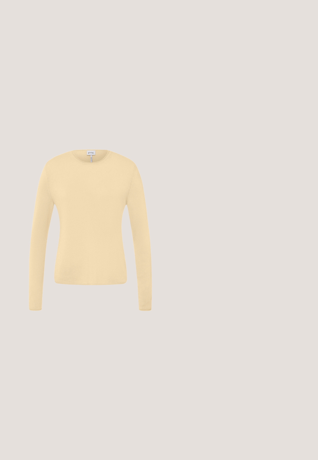 Beige pitkähihaine pyöreäkauluksinen villapaita, jossa on slim fit -leikkaus ja teksturoitu neulominen, ja kauluksessa pieni merkkilogo.; Kermanvärinen pitkähihainen paita, jossa on kaulus, tyylikkäällä V-puolikauluksella, pehmeä rakenne ja kerrostetut hihat. Suora helma, jossa on hienovaraisia ompelutietoja.; Sinisävytteiset, suorat farkut, joissa on napillinen ja vetoketjullinen suljenta, etutaskut sekä hienovarainen haalistuma reisissä ja polvissa.; Ruskeat nahkaiset loaferit pyöreällä kärjellä, koristeellisella remmillä ja pienellä korolla. Sileä pintakuvio, hienovaraiset ompelusdetaljit ja kullanväriset metalliosat.; Kermankoski nahkainen käsilaukku, jossa on rakenteellinen muotoilu, A|X-logo edessä ja olkahihna monipuolisiin kantamisvaihtoehtoihin.; Hieno helmikaulakoru, jossa on pieniä, pyöreitä helmiä ja kullanvärinen kiinnike, jonka koristeena on pyöreä riipus.