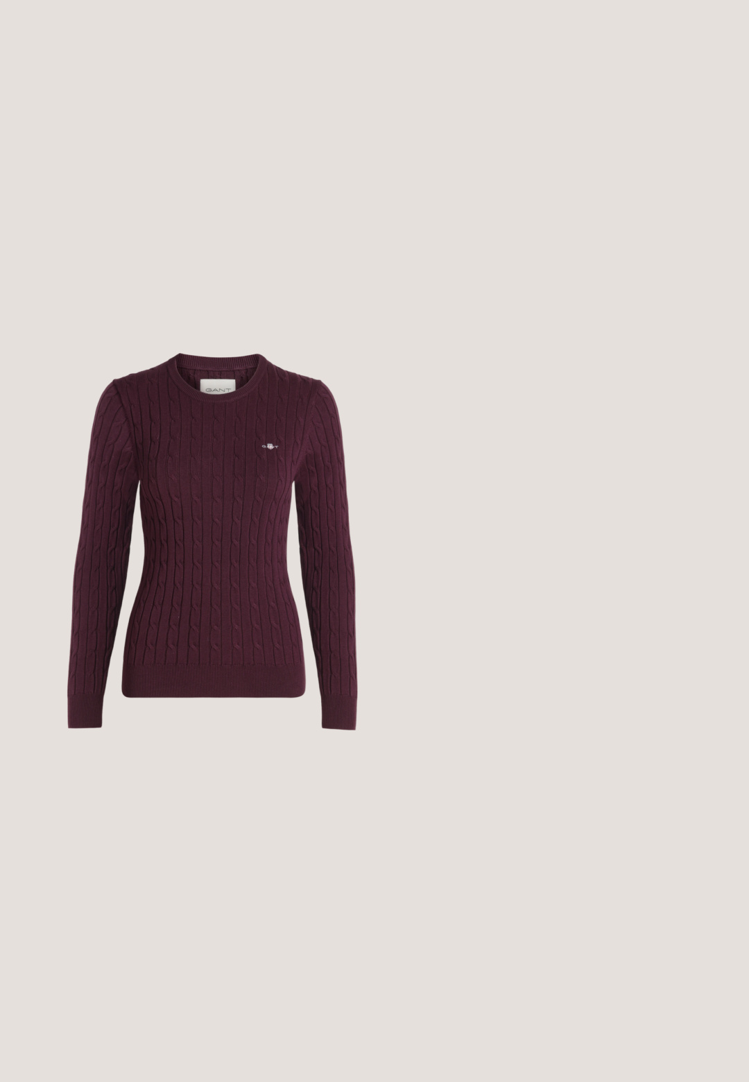 Mørkelilla kabelstrikket langærmet trøje med rund hals og lille broderet logo på venstre bryst.; Sort ribbet, ærmeløs top med rund halsudskæring, Calvin Klein Jeans-mærke inde i kraven og lille CK-logo-patch på brystet.; Sorte denimjeans med brede ben, høj talje, forlommer og klassisk knaplukning. Stoffet har en glat, let struktureret finish.; Sorte læder loafers med rund tå, en syet design og en sløjfeaccent på overlappen. Lav blokhæl og glat tekstur.; Sort ruskind shopper taske med struktureret form, lange læderhåndtag og en forflap med en sølv mærkeplade.; Et par små guldfarvede geometriske hoops med kantede kanter og bageste lukninger på en lys baggrund.