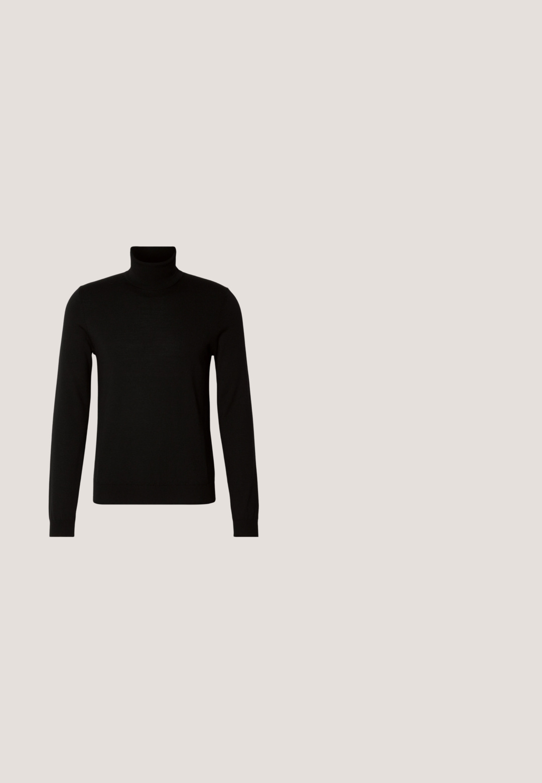 Sort turtleneck sweater lavet af et fint strikket stof, der har lange ærmer og en tætsiddende silhuet. Glat tekstur med ribbede manchetter.; Sorte bukser lavet af glat stof, med lige ben, lukkes med knapper foran og har diskrete sidelommer. Enkelt og skræddersyet udseende.; Sort poleret læder snøresko til fest, der svæver over beige tæppe, med stort rundt glasbord i ravfarve i baggrunden.; Slank gråt slips med fint hvidt mikrotjekmønster lagt fladt på en hvid baggrund.; Sort lædermappe med to øverste håndtag, aftagelig skulderrem og lille BOSS-logo midt foran på ensfarvet baggrund.; Sort læderbælte med mat finish, der har en rektangulær metalspænde og en glat overflade. Enkel design uden mønstre eller accenter.