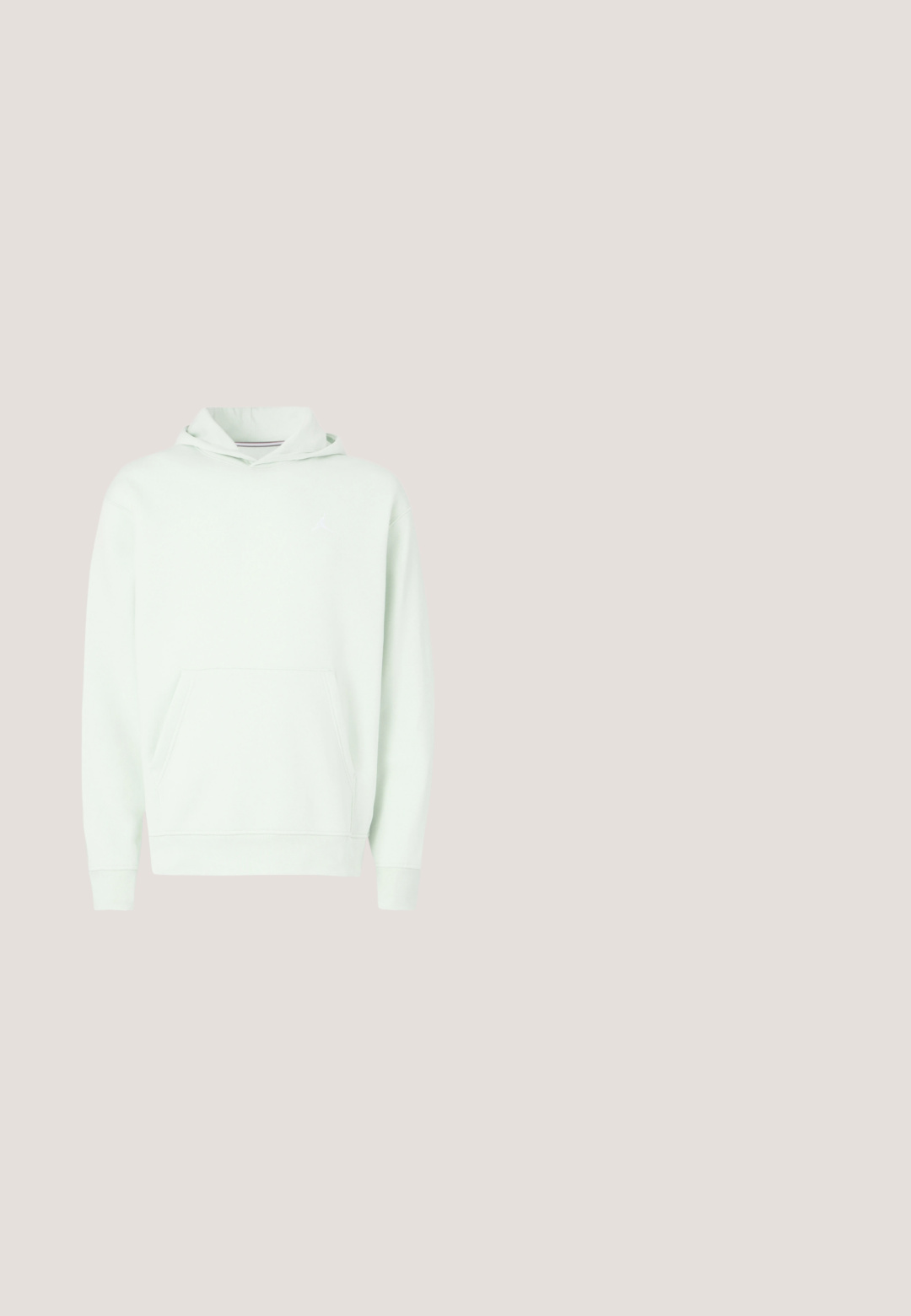 Hellgrüner Hoodie mit einer vorderen Kängurutasche, gerippten Bündchen und Saum. Mit einem kleinen weißen Logo auf der Brust. Weiche Stoffstruktur.; Weißes T-Shirt mit kurzen Ärmeln und kleinem rotem Spiraltext auf der linken Brust mit der Aufschrift "Carhartt WIP" und "Est. 1889" in einem kreisförmigen Design.; Helle lila Jogginghose mit einem elastischen Bund, schmal zulaufenden Beinen und gerippten Bündchen. Hergestellt aus weichem, atmungsaktivem Stoff.; Orange Wildlederschuh mit lila Akzenten, mit einem Schnürdesign, runder Zehenform und strukturiertem schwarzen Gummisohle.; Hellblaue weiche Stofftasche mit schwarzem und weißem Kordel-Schulterriemen vor hellem einfarbigem Hintergrund.; Silberne Creolen, verziert mit klaren Strasssteinen, mit einer glatten Oberfläche und einer runden Form. Geometrisches Design mit funkelnden Akzenten.