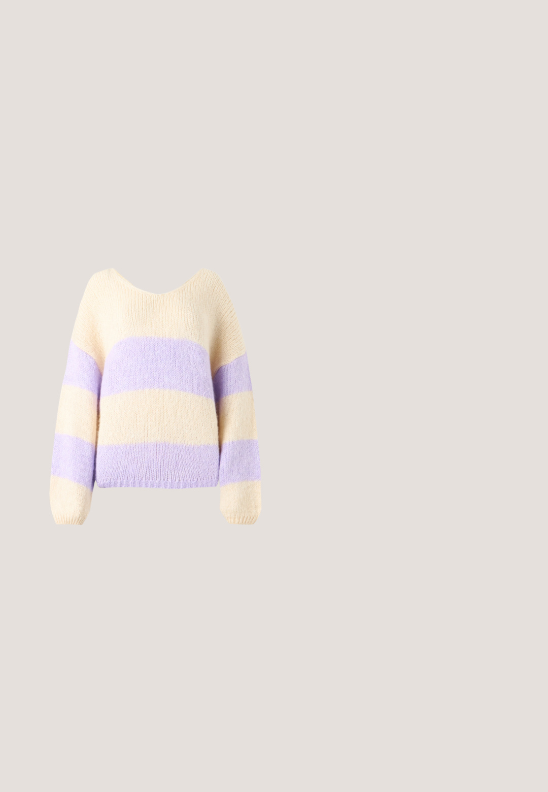 Pull en maille avec un large col, présentant des rayures horizontales crème et lavande. Tissu doux et texturé avec des manches longues.; Blouse à manches longues en lavande avec col en dentelle festonné, nœud en ruban blanc, fermeture boutonnée sur le devant et poignets en dentelle à volants.; VILA VICHEKINA SHORT SKIRT - Minijupe - kentucky bluechecks; Bottines chunky à plateforme rose avec des boucles en forme de cœur double, un bord en dentelle et une semelle épaisse sculptée sur un fond blanc uni.; Accessoire capillaire rose et brillant en forme de grand nœud, avec une texture lisse et une fine sangle pour le maintenir en place.; Pochette en cuir rose en forme de cœur avec une texture lisse, une fermeture éclair dorée et une longue bandoulière assortie pour un transport facile.