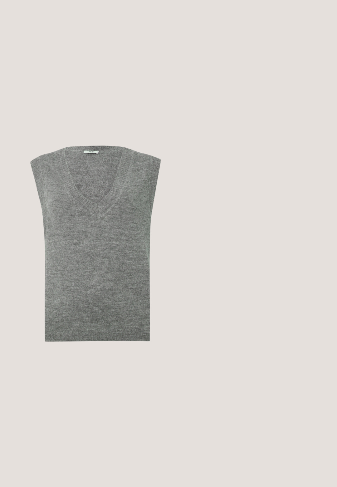 Grijze mouwloze V-hals trui vervaardigd uit zacht materiaal met een gladde textuur en geribbelde halslijn. Eenvoudig ontwerp, geen patronen of accenten.; Wit overhemd met lange mouwen, knopen, kraag en klein geborduurd logo op de linkerborst.; Geruite mini-jurk in marineblauw, zwart en wit. Beschikt over plooien en een gladde textuur. Ritsluiting aan de zijkant.; Bruine leren loafer met lage gestapelde hak en gouden metalen gespdetail bovenop, getoond in zijaanzicht op een effen achtergrond.; Blauw-wit gestreepte zijden sjaal met touw- en gouden ringontwerp, losjes geknoopt aan de bovenkant.; Tan leren handtas met een gladde textuur, een gestructureerde vorm, dubbele handvatten bovenaan en gouden hardware, inclusief een decoratieve gespaccent.