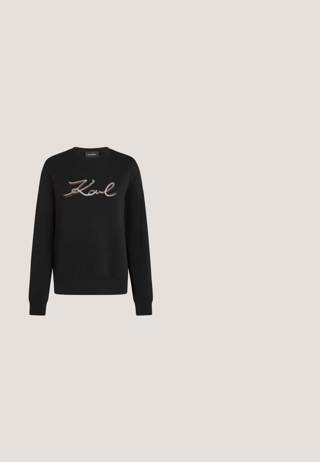 Sweatshirt noir à manches longues avec un col rond, présentant le mot "Karl" en texte cursif pailleté sur la poitrine.; Top vert côtelé sans manches avec des rayures blanches horizontales et de petits charms dorés près de l'encolure ronde, étiqueté Sandro.; Pantalons noirs évasés avec une texture lisse, taille mi-haute et poches latérales. Design simple sans motifs ni embellissements.; Baskets noires Karl Lagerfeld avec semelle blanche, tige en mesh et cuir, et logo cartoon stylisé sur le panneau latéral.; Sac à main en tissu bleu clair avec deux poignées, portant le texte blanc "Karl Lagerfeld Paris 21 Rue St-Guillaume" sur le devant.; Boucles d'oreilles clous en forme de cœur argenté avec de petites pierres claires en forme de cœur au centre sur un fond blanc.