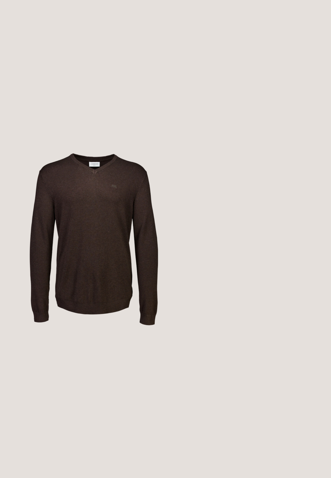 Mørkebrunt strikket sweater med V-hals, lange ærmer og ribbede manchetter. Subtil logo detalje på brystet. Blød tekstur.; Brun knap-up jakke lavet af tekstureret stof, med krave, brystlomme og mørke knapper. Lige skåret ærmer og kant.; Beige skræddersyede bukser med et subtilt ternet mønster, lige ben, forlommer og en glat stoftekstur.; Brun lædersko til mænd med snørelukning og struktureret detalje på bagsiden, vist i profil på hvid baggrund.; Grøn slips med et guld geometrisk mønster og logoer. Fremstillet af glat stof med en slank form, der bliver smalere mod spidsen.; Brun læderbælte med en glat tekstur, der har en sølv rektangulær spænde og en metalaccent med brandnavnet.