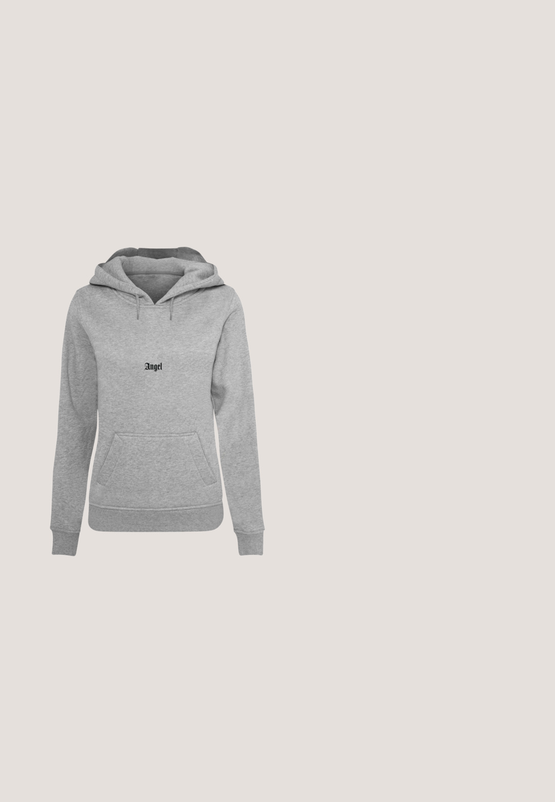 Grå hættetrøje med frontkangorulomme, snørelukning i hætten og trykt tekst "Angel" i sort. Blødt, tekstureret stof.; Sort ribbet tank top med rund hals og et lille logo på kanten. Glat tekstur med en tætsiddende pasform.; Sorte bomuldsshorts med knaplukning, der har opsmøg, to frontlommer og en glat tekstur.; Sort platformsandal med tyk sål, justerbare velcroremme og åben tå- og hældesign mod en ensartet grå baggrund.; Sort polstret tote-taske med to korte håndtag og aftagelig skulderrem trykt med "PEPE JEANS" i grå bogstaver.; Glanzstücke München ENGEL - Halskæder - silber-coloured