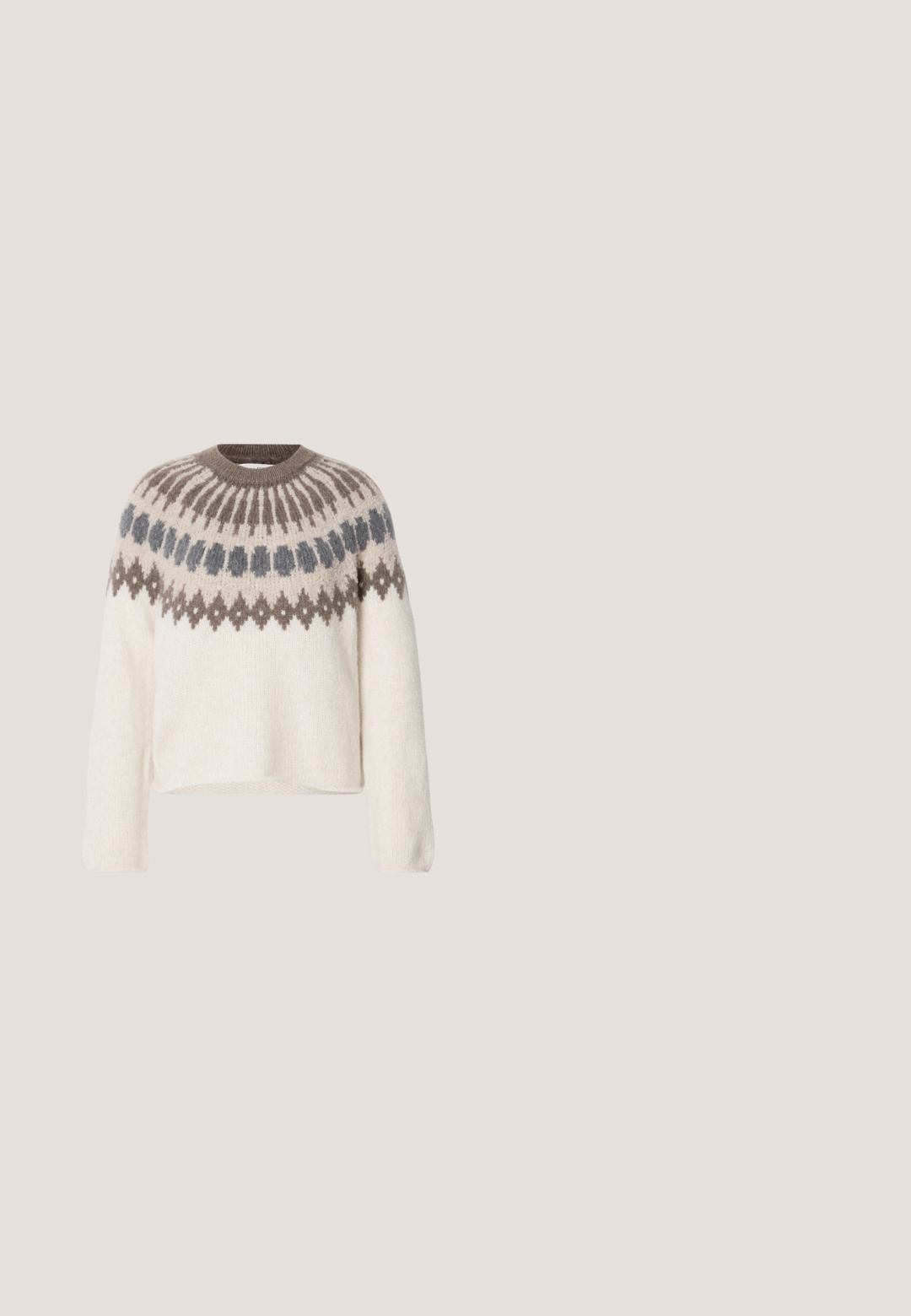 Strikket sweater med rund halsudskæring, lange ærmer og en cremet bund med mørkebrune og grå geometriske mønstre ved bærestykket.; Brun knap-up skjorte i bomuldsstof, med lange ærmer, en brystlomme, hvide knapper og et klassisk kravedesign.; Brun kordfløjl mini skirt med lodrette ribber, lige snit og en ren kant. Har en simpel talje uden udsmykninger.; Brun læder knæhøj støvle med rund tå og stablet hæl. Har en glat tekstur og sidelægning som detalje.; Brun ruskind handbag med en samlet design, der har en enkelt tan læderstrop og en subtil guld logo detalje på fronten.; Sølv hoop ørestik med en poleret overflade, prydet med små guld accenter og en rund form, båret på øreflippen.