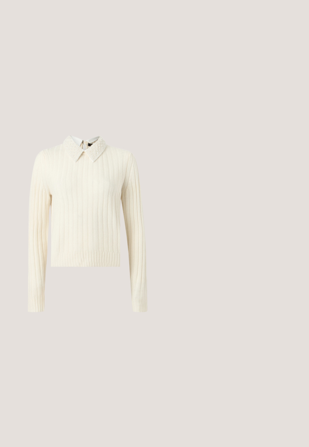 Pull crème côtelé à manches longues avec col pointu texturé orné de perles et ourlet droit.; Chemisier à boutons à rayures verticales bleues et blanches avec un détail de nœud au col et des boutons dorés, présentant des motifs de rayures variés sur les manches et le corps.; Pantalons sur mesure bleu marine avec plis sur le devant, passants pour ceinture et jambes droites, présentés sur un fond blanc.; Escarpins Mary Jane en cuir verni noir avec un bout pointu, un talon moyen et une boucle dorée décorative sur la sangle.; Sac à main en cuir marron avec anses supérieures, bandoulière amovible et quincaillerie argentée, marqué du texte « Emporio Armani ».; Lauren Ralph Lauren KNOT PENDANT - Collier - gold-coloured
