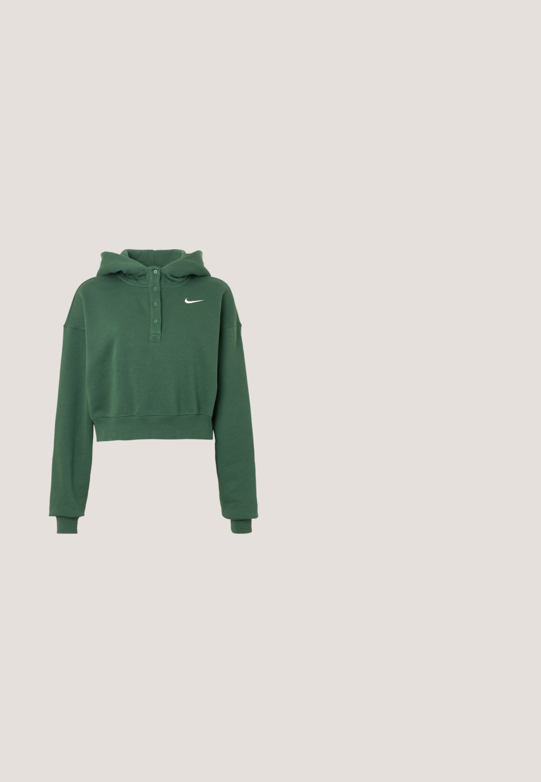 Πράσινο cropped hoodie από απαλό ύφασμα, με γιακά που κλείνει με κουμπιά, μακριά μανίκια, ριμπ μανσέτες και λευκό λογότυπο Nike στο στήθος.; Ανοιχτό πράσινο κοντομάνικο μπλουζάκι με στρογγυλή λαιμόκοψη και μικρό λευκό λογότυπο Nike Swoosh στο κέντρο του στήθους.; Ανοιχτό γκρι αθλητικό σορτς με ελαστική μέση και μικρό λευκό λογότυπο Nike στο αριστερό πόδι, σε απλό φόντο.; Λευκό και γκρι παπούτσι Nike για τρέξιμο με μαλακή σόλα, αιωρούμενο πάνω από μια τσιμεντένια άκρη με φόντο θολό γκρι.; Ανοιχτό πράσινο ύφασμα τσάντα χιαστί με ρυθμιζόμενο ιμάντα και μικρό μεταλλικό λογότυπο στο μπροστινό μέρος, παρουσιάζεται σε λευκό απλό φόντο.; Ζεύγος λαμπερών ασημένιων κρίκων με λεπτές σύρμα σφραγίδες, παρουσιασμένα σε ανοιχτό γκρι φόντο.