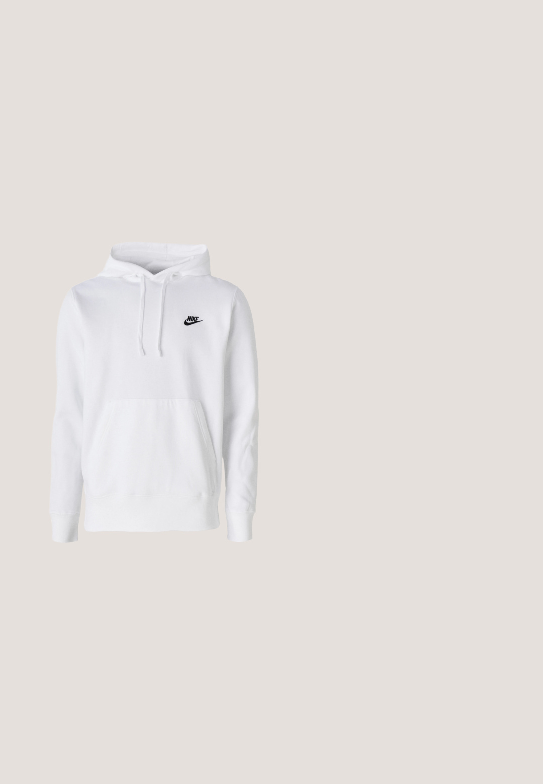 Witte hoodie van een katoenmix met een trekkoordkap, een voorzak in kangoeroestijl, ribgebreide manchetten en een klein zwart Nike-logo op de borst.; Lichtblauw overhemd met korte mouwen, gemaakt van gladde stof, met een knoopsluiting en een klein wit Nike-logo op de borst.; Grijze katoenen sportshorts met een verstelbare trekkoord taille, zijzakken en een klein logo op de onderste zoom.; Witte Nike Air Force 1 sneaker met gegraveerde sterrenpatronen en een metalen ster-veterbedel, zwevend boven een betonnen oppervlak.; Zwarte stoffen tas met een platte vorm, voorzien van vet witte tekst. De ritssluiting bevindt zich aan de bovenkant, met een lus-detail aan één kant.; Zilveren ketting met in elkaar grijpende schakels, een gladde textuur en een uniforme rechthoekige vorm. Veilige sluiting.