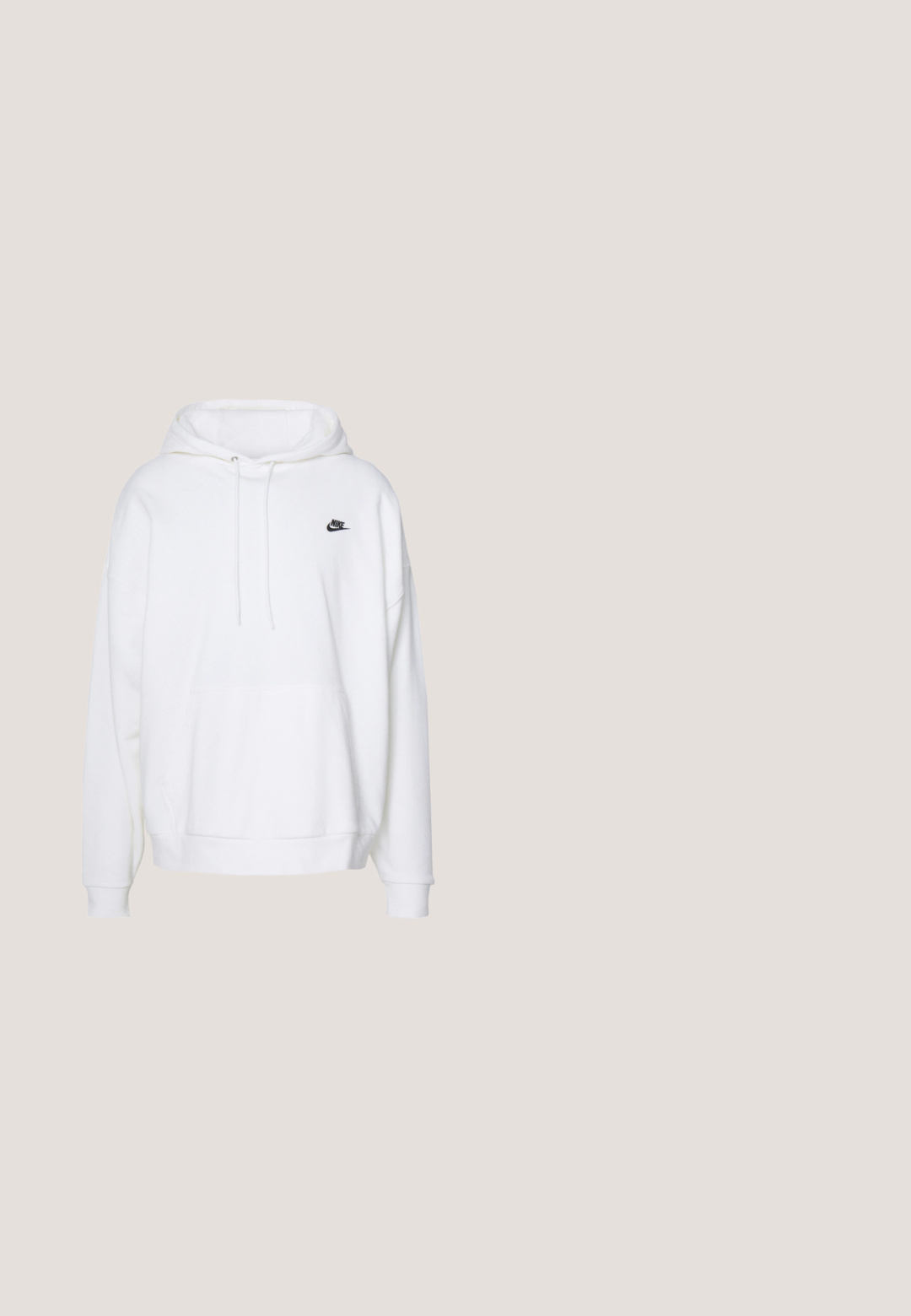 Weißer Hoodie aus weichem Material, mit Kängurutasche, Zugbändern an der Kapuze und einem kleinen schwarzen Nike-Logo auf der Brust.; Helles blaues Kurzarmhemd aus glattem Stoff, mit einem Knopfverschluss-Design und einem kleinen weißen Nike-Logo auf der Brust.; Helle blaue Jeansshorts mit einer lockeren Passform, hoher Taille, fünf Taschen und einem geraden Saum.; Weißer Nike Air Force 1 Sneaker aus Leder mit perforierter Zehenpartie, flachen Schnürsenkeln und strukturierter Gummisohle mit "AIR"-Branding an der Seite.; Arnette MWAMBA - Sonnenbrille - transparent; Silberne Metallkettenschnur mit einem Abschnitt klarer Perlen, die zwischen glatten und facettierten Texturen wechseln, mit einem Verschluss.