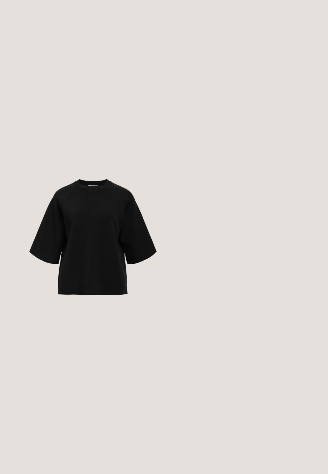 Zwarte sweatshirt met korte mouwen en een ronde hals, gemaakt van een gestructureerde stof. Bevat raglanmouwen en heeft een ontspannen pasvorm.; Grijze leren jas met een kraag, knoopsluiting aan de voorkant en twee borstzakken. Heeft een ontspannen pasvorm en een gestructureerde afwerking.; Zwarte denim shorts met knopen en rits aan de voorkant, riemlussen en voorzakken op een witte achtergrond.; Zwarte rubberen regenlaarzen met een glanzende afwerking, voorzien van een zilveren gesp en een logo patch. De zool is gestructureerd voor grip.; Zwarte kattenoog-zonnebril met donker getinte glazen en dunne monturen op een witte achtergrond.; Zwarte leren halve maan schoudertas met verstelbare riem en subtiel reliëf Adidas-logo aan de voorkant in het midden.