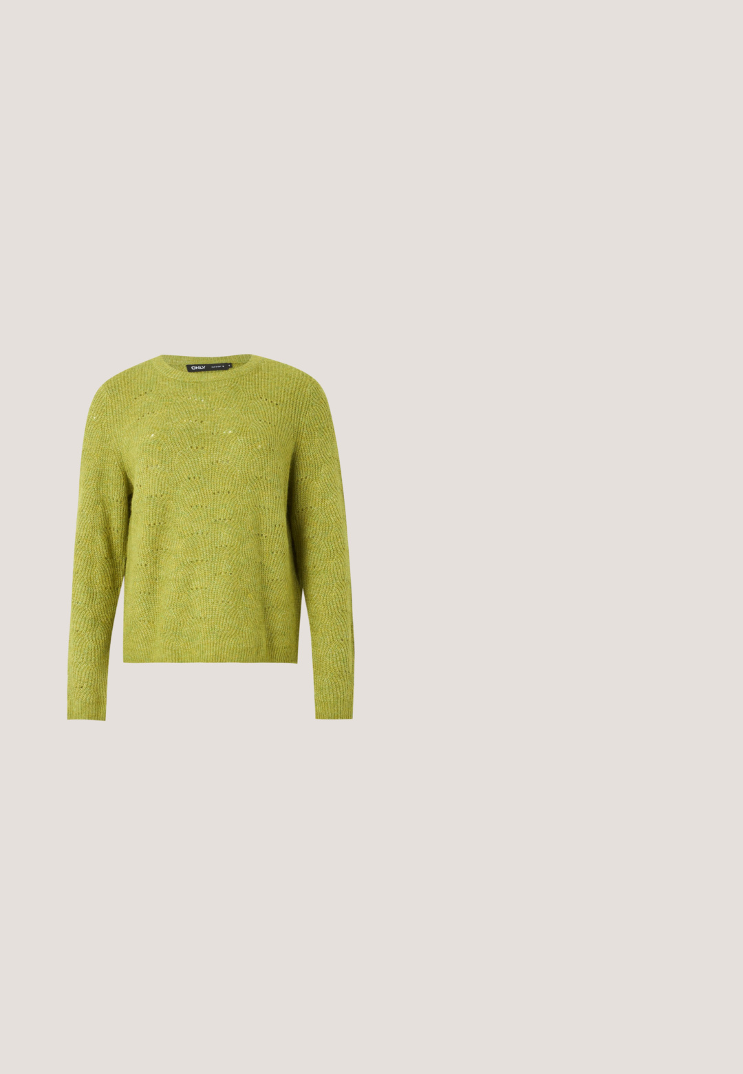 Pull en tricot vert à manches longues avec un motif texturé subtil et un col rond sur un fond uni clair.; Chemise beige en velours côtelé avec boutons, deux poches poitrine à rabat et manches longues, présentée sur un fond blanc.; Jean évasé vert clair avec fermeture à boutons et glissière, poches avant et arrière, et passants de ceinture sur fond blanc.; Baskets en velours côtelé marron avec trois bandes Velcro, semelle en caoutchouc blanc et tissu texturé pour plus de détail.; Sac à bandoulière en cuir souple vert olive avec une large sangle unique et une forme décontractée et non structurée sur un fond clair.; Boucles d'oreilles ton argent avec une forme organique lisse en goutte d'eau. Surface polie avec une courbure subtile et sans ornements visibles.