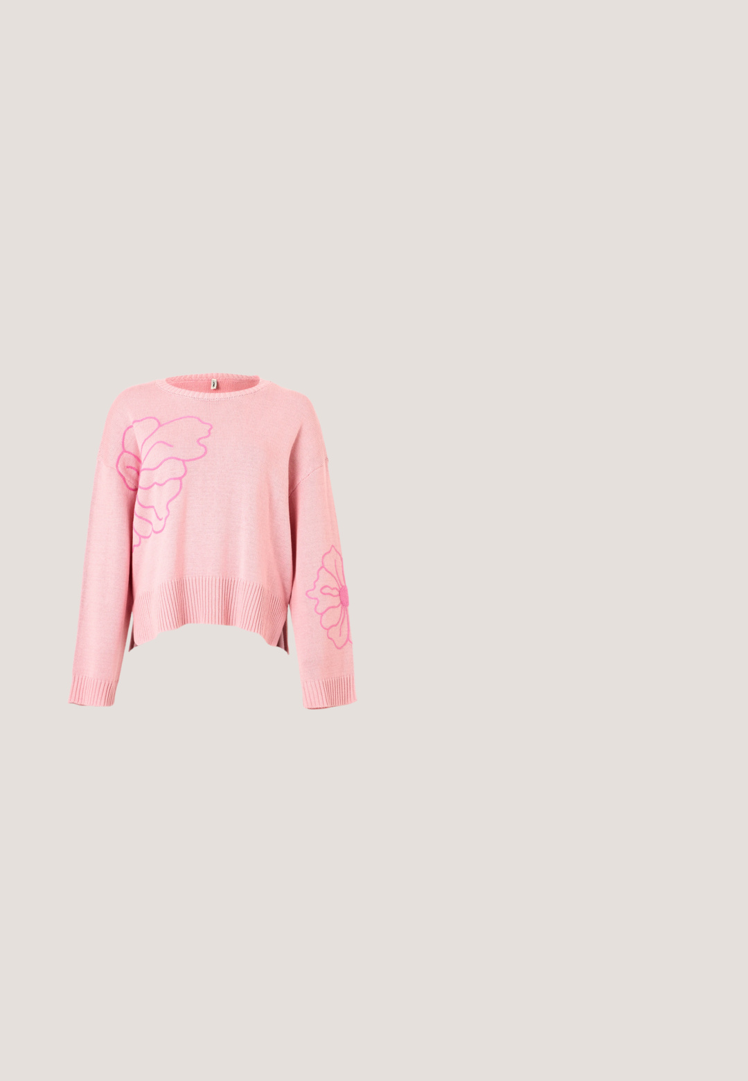 Lyserød strikket sweater med kort pasform, der har store, broderede blomsterdesigns i mørkere lyserød på begge sider og ribstrikkede manchetter.; Bordeaux strikket kjole med lange puffærmer, en rund halsudskæring og ribbede manchetter. Har en tætsiddende silhuet og sideslidser i kanten.; Sort, knæhøj støvle lavet af blank patentlæder; har en struktureret blokhæl og rund tå. Enkel, strømlinet design.; Gennemsigtige lysebrune rektangulære brilleindfatninger med klare glas vist på en hvid baggrund.; Sort skuldertaske i læder med justerbar rem og to store forlommer med lynlås på en ensartet lys baggrund.; Sort læderbælte med et bredt design. Har en dekorativ sølvspænde og en textured overflade. Justerbar længde med en simpel lukning.