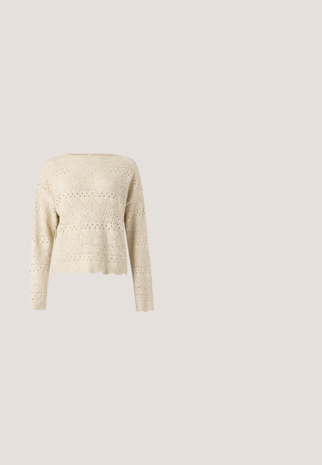 Pull beige à manches longues en tricot avec des motifs complexes de dentelle florale et géométrique et un ourlet festonné sur fond uni.; Chemise beige clair à manches longues avec col, fermeture à boutons et deux poches poitrine à rabat, présentée sur un fond clair uni.; Pantalon en tissu côtelé beige avec des rayures horizontales noires et marron et un cordon de serrage à l'avant, présenté à plat sur un fond clair.; Baskets à imprimé léopard avec un dessus texturé, des accents crème, des lacets blancs et une semelle en caoutchouc marron. Forme de bout arrondi et design basse.; Sweatshirt blanc, jeans bleu moyen à jambes larges, bottines noires à talons, et un sac à main en léopard beige. Texture lisse et design décontracté.; Boucles d'oreilles dorées avec une forme abstraite et organique, présentant une surface texturée et une fermeture à poussette.