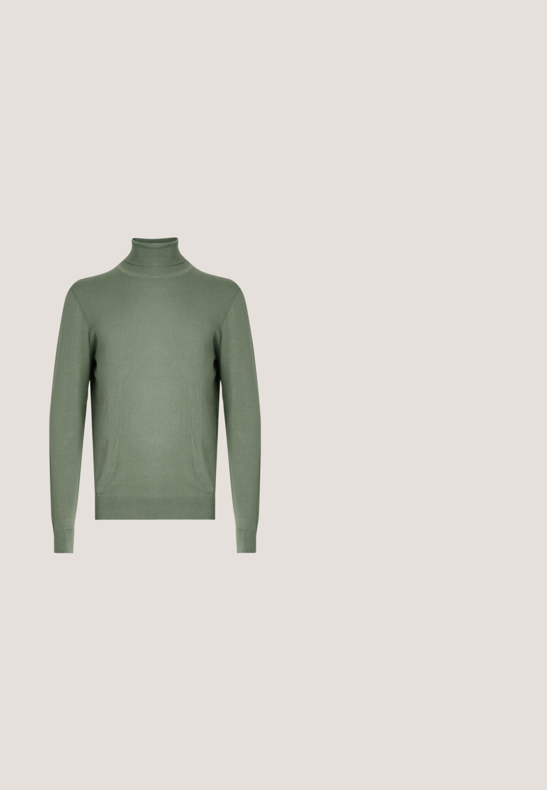 Pull vert à manches longues avec col roulé, col, poignets et ourlet côtelés, présenté sur un fond gris neutre.; Veste à carreaux gris avec col, fermeture à boutons sur le devant et deux poches poitrine. Fabriquée en tissu texturé, avec des manches longues et une coupe droite.; Jeans noirs droits avec boutons avant, fermeture éclair, passants pour ceinture et style cinq poches sur un fond clair uni.; Bottines en cuir noir avec un bout rond, six œillets pour les lacets, et une semelle épaisse et texturée avec des rainures profondes.; Lunettes de soleil rectangulaires noires avec verres foncés et montures épaisses, posées sur une surface claire.; Bracelet en chaîne torsadée en argent avec un fermoir mousqueton et des maillons ajustables sur un fond blanc uni.