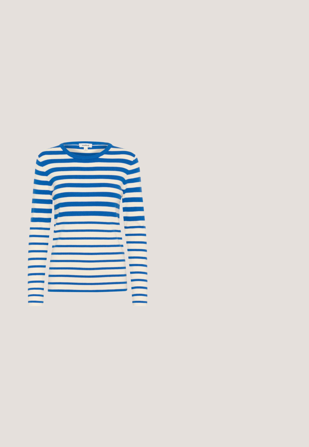 Blå og hvid stribet langærmet striktop med rund halsudskæring. Stoffet virker blødt med jævne vandrette striber og et simpelt design.; Stribet ærmeløs tanktop i hvid og navy. Har en dyb V-udskæring, knaplukning foran og en lomme til venstre. Glat stofoverflade.; Mørkeblå træningsbukser lavet af blødt materiale, med snor i taljen, to sidelommer og en afslappet pasform.; Damesneaker med en blanding af beige og brune materialer, en tekstureret mesh-overdel og en tyk hvid platformssål. Runde snørebånd og hælflap.; Rektangulære solbriller med skildpaddeprint, brune linser og let buede arme, vist på en hvid baggrund.; Rektangulært cremefarvet håndtaske med to korte håndtag og en justerbar skulderrem, med en subtil lodret struktur på overfladen.